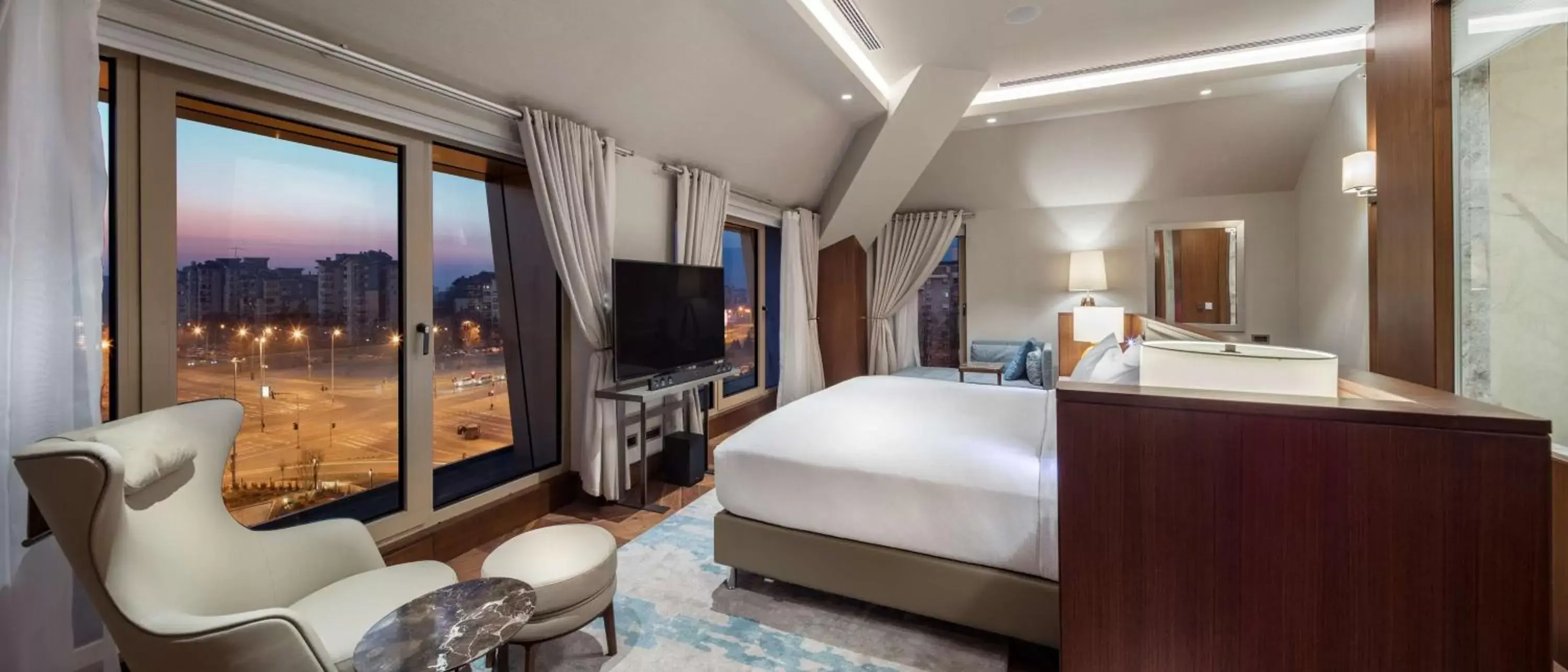 Bed in DoubleTree By Hilton Skopje