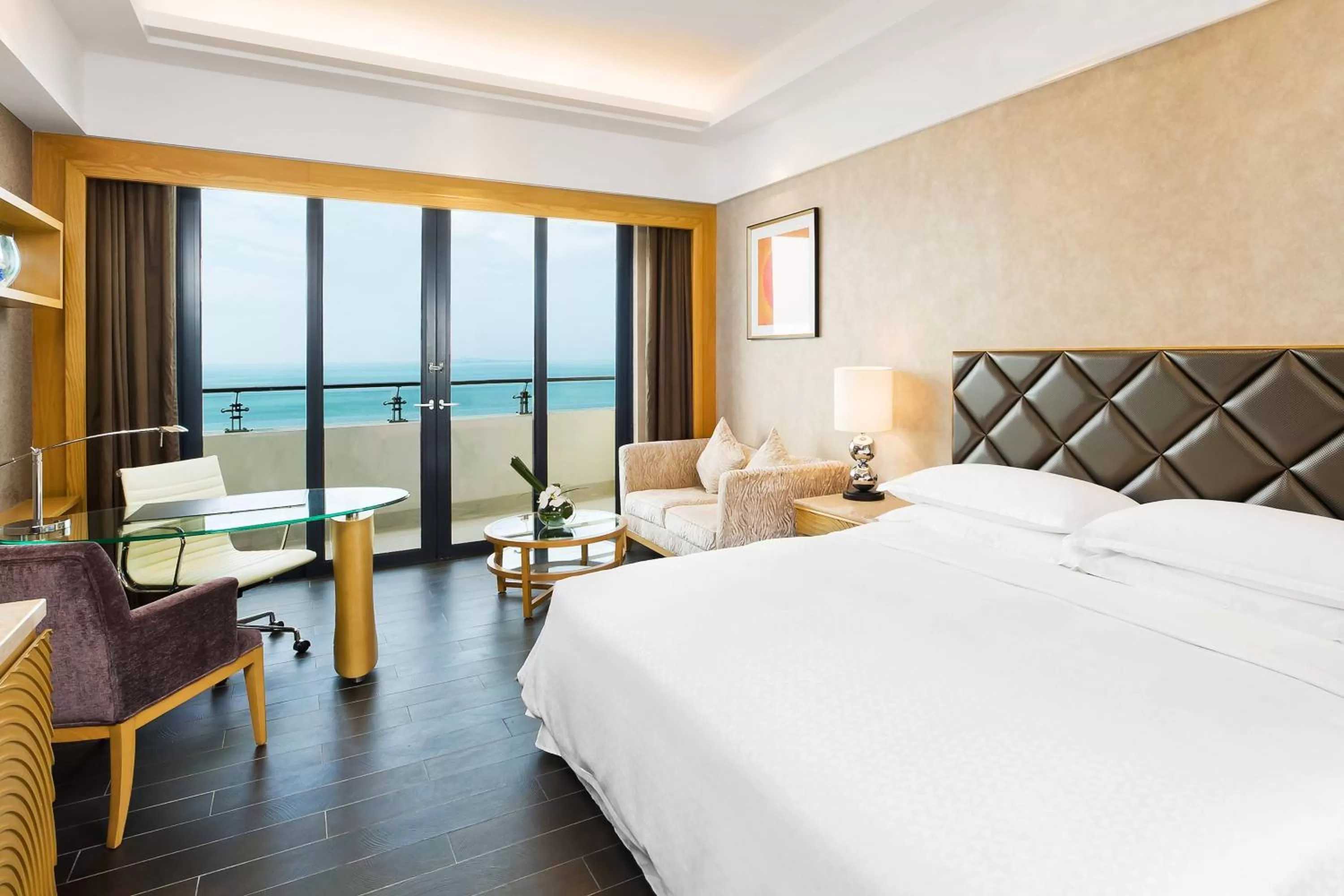 Photo of the whole room, Bed in Four Points by Sheraton Hainan, Sanya
