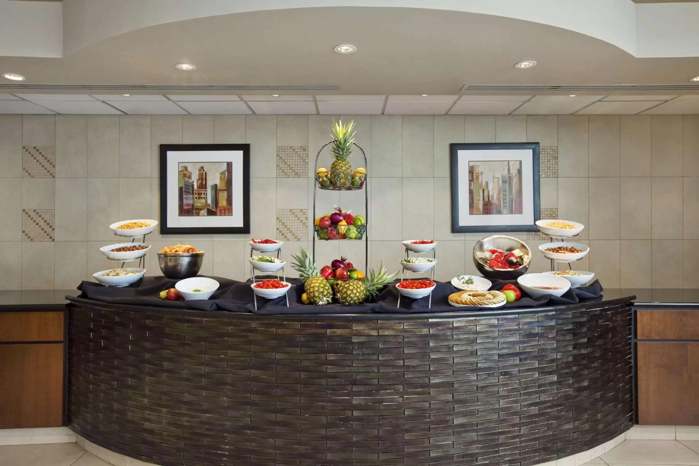 Dining area in Embassy Suites Buffalo