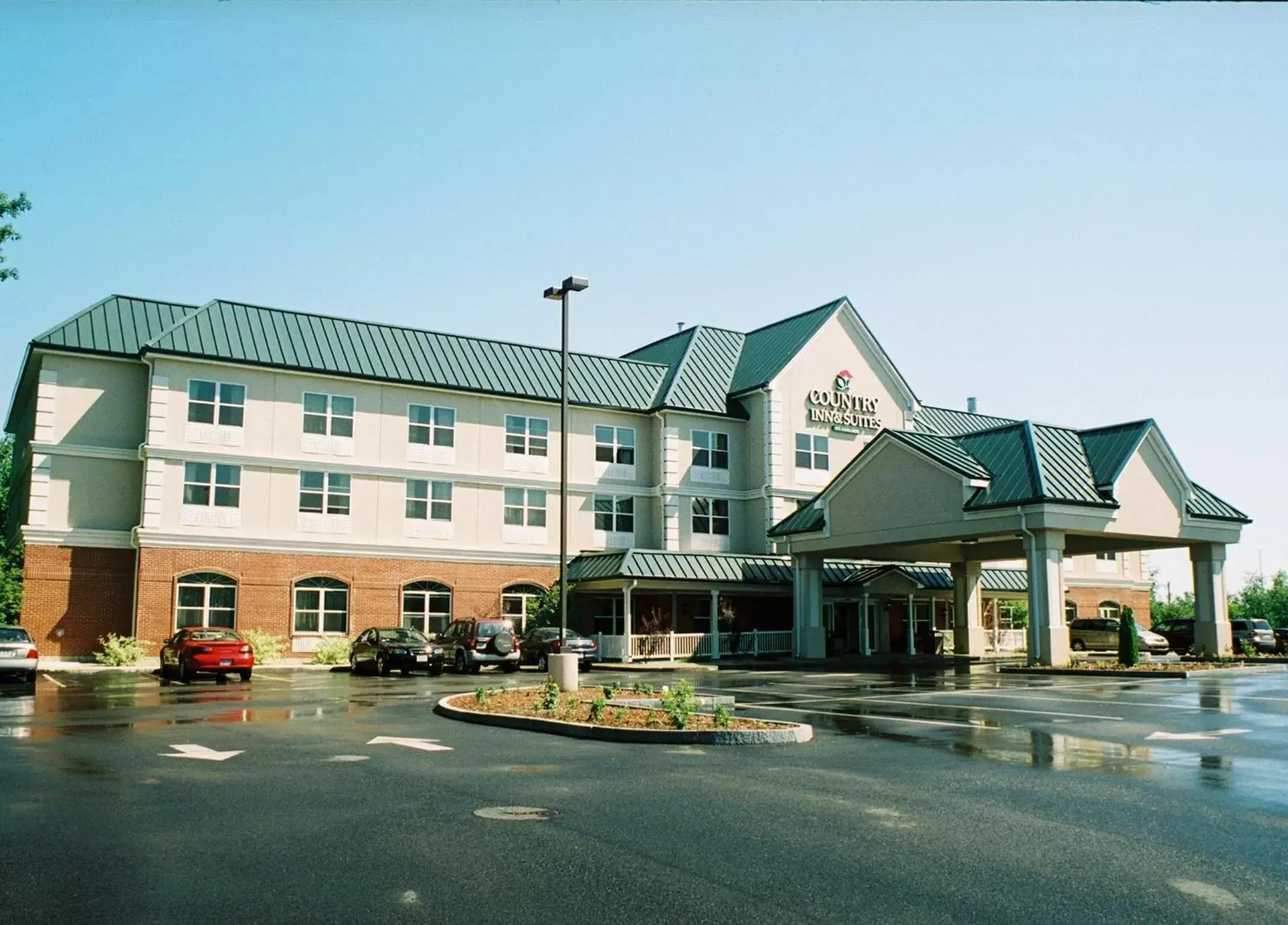 Property Building in Country Inn & Suites by Radisson, Brockton (Boston), MA