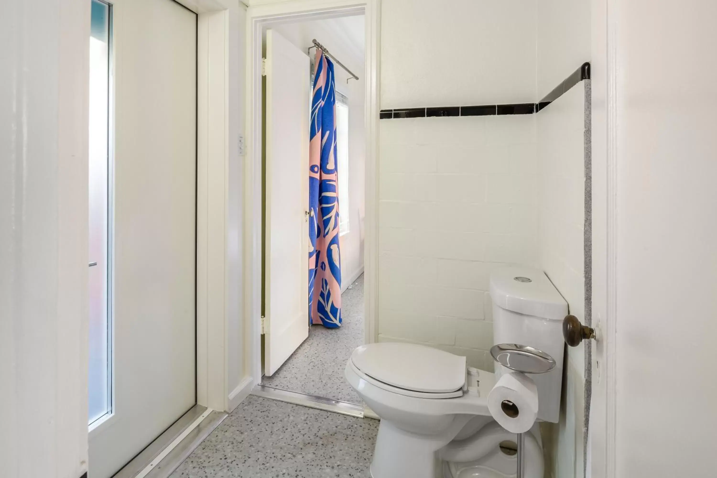 Bathroom in Sunset Inn and Cottages