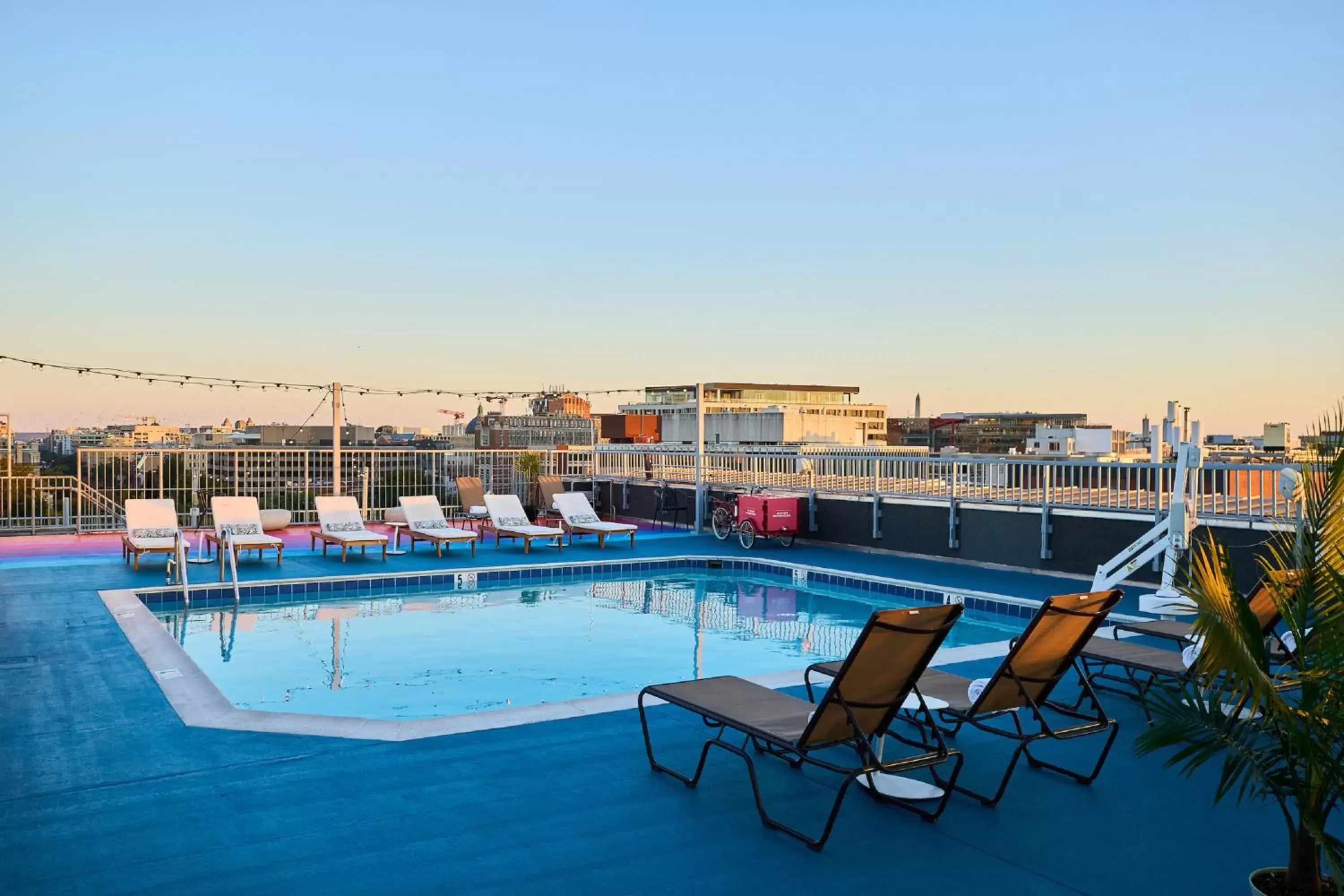 Swimming pool in The Ven at Embassy Row, Washington, D.C., a Tribute Portfolio Hotel Swimming pool in The Ven at Embassy Row, Washington, D.C., a Tribute Portfolio Hotel