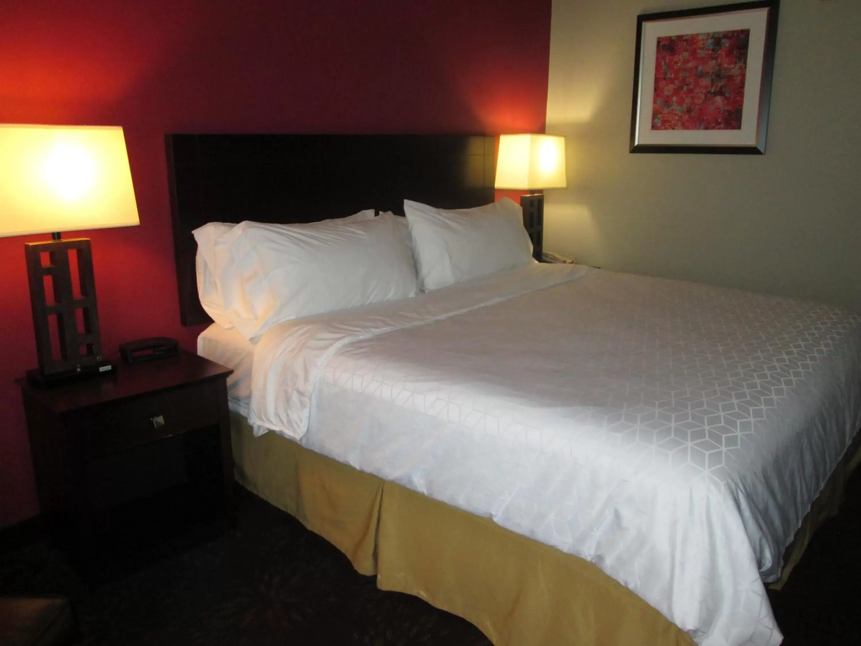 Photo of the whole room, Bed in Holiday Inn Express Cloverdale - Greencastle, an IHG Hotel