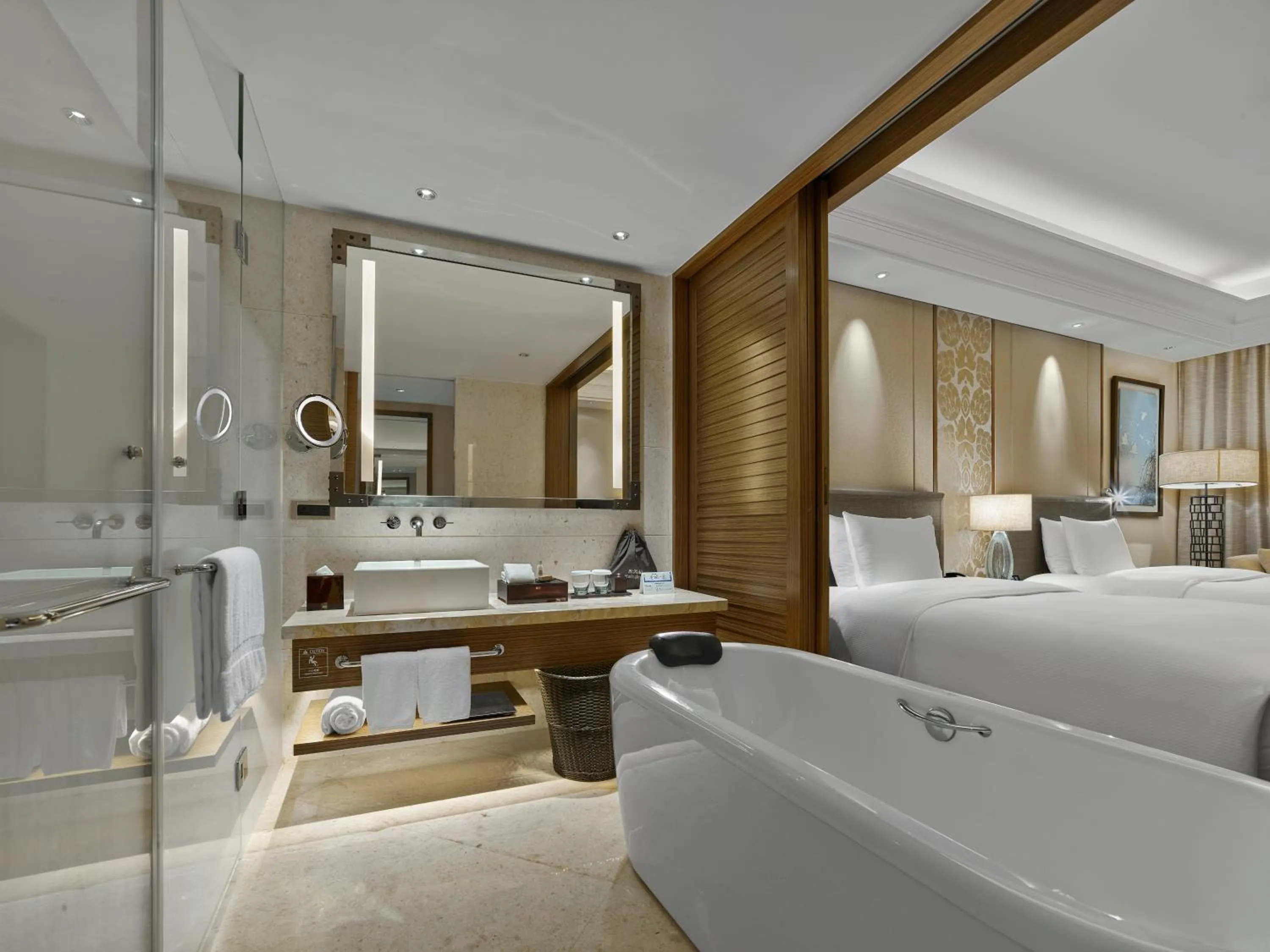 Bathroom, Bed in Hilton Haikou Meilan
