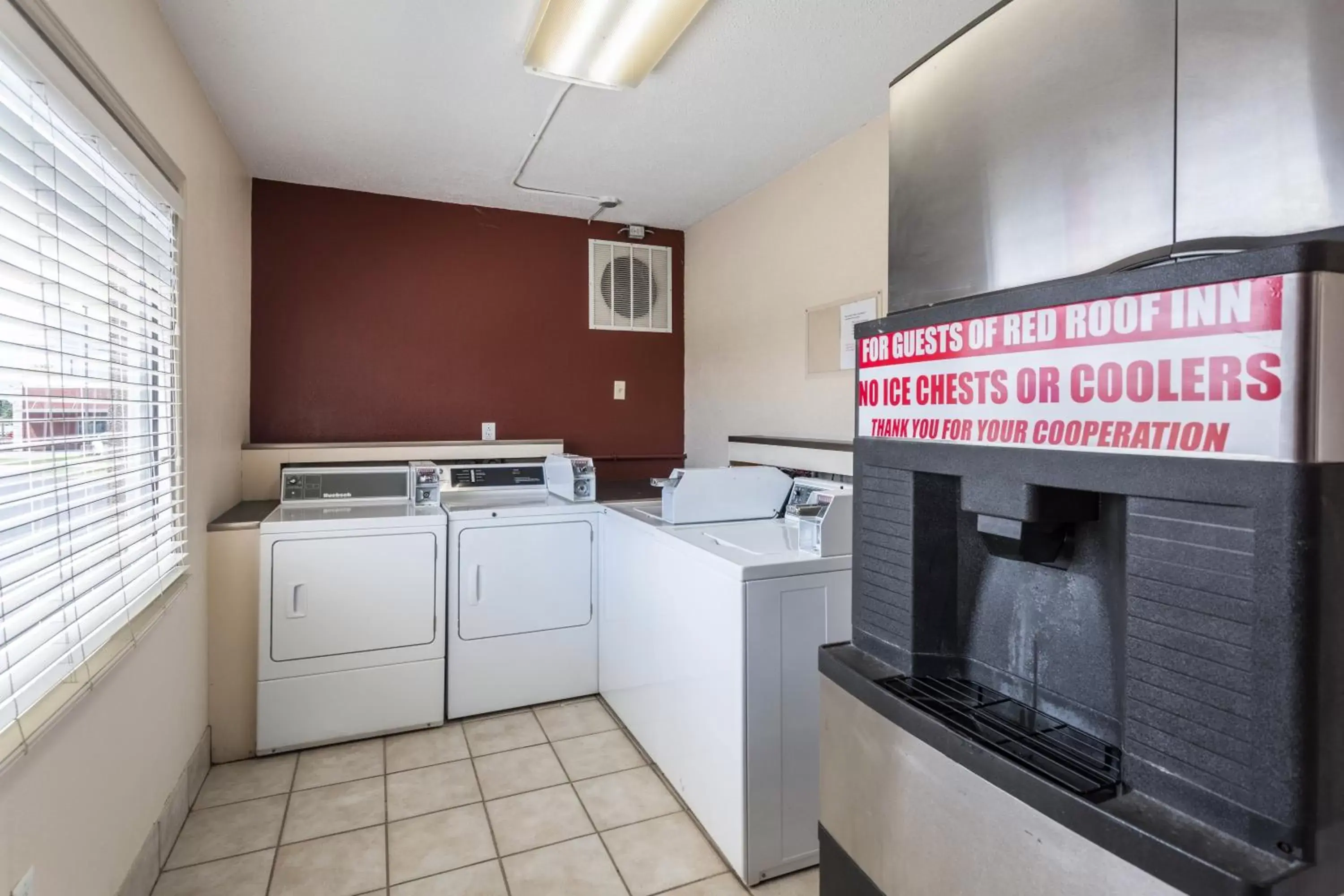 Other, Kitchen/Kitchenette in Red Roof Inn Bowling Green