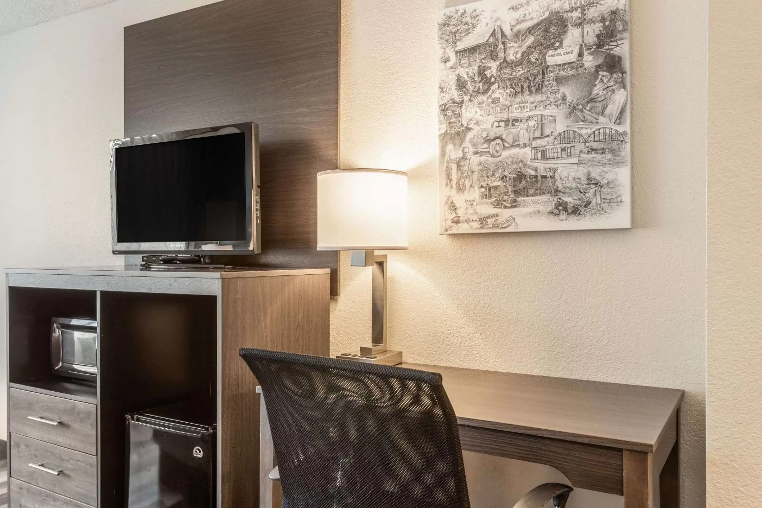 TV and multimedia, TV/Entertainment Center in Quality Inn Branson On the Strip