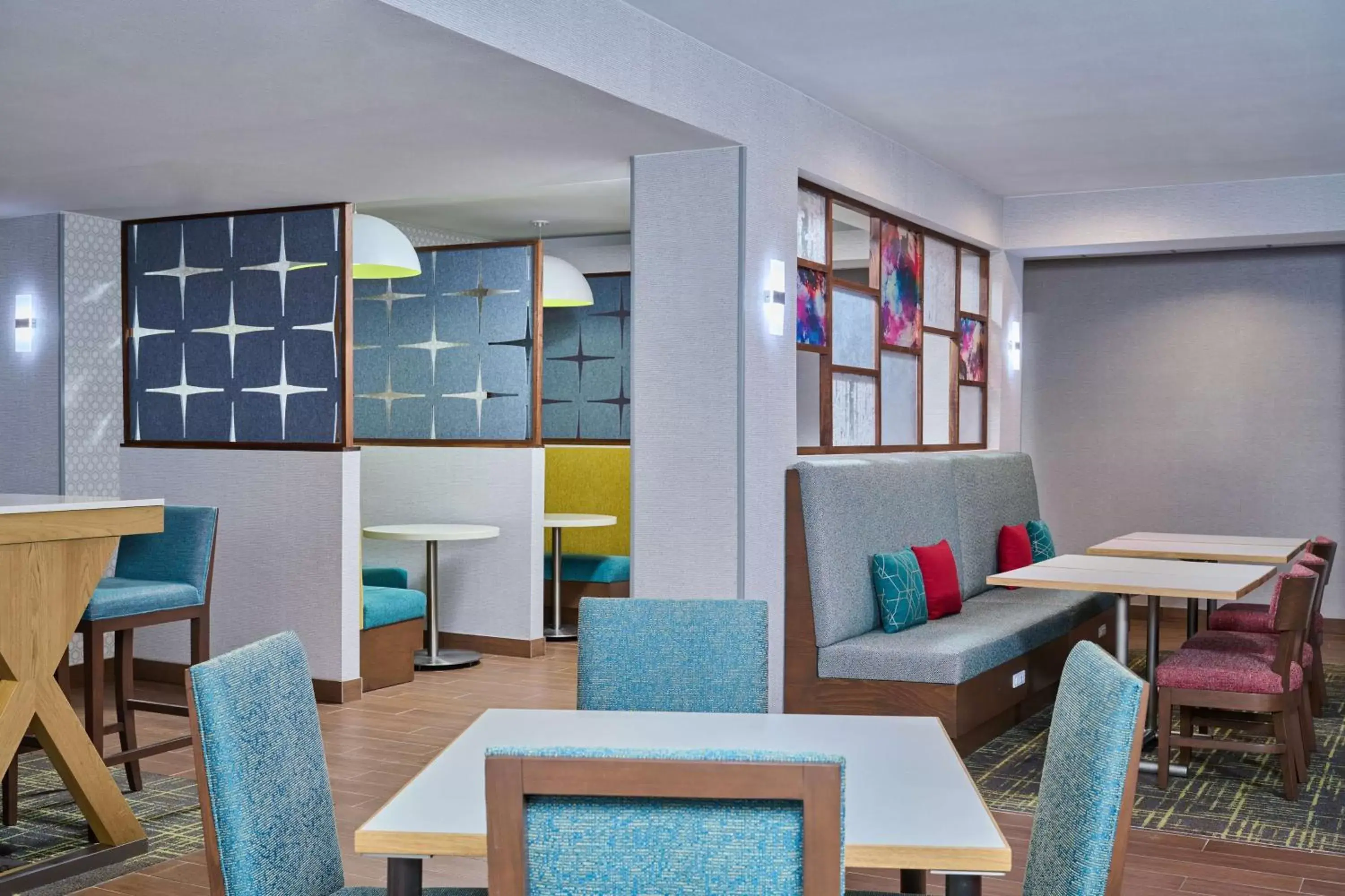 Lobby or reception, Restaurant/Places to Eat in Hampton Inn By Hilton Anchorage