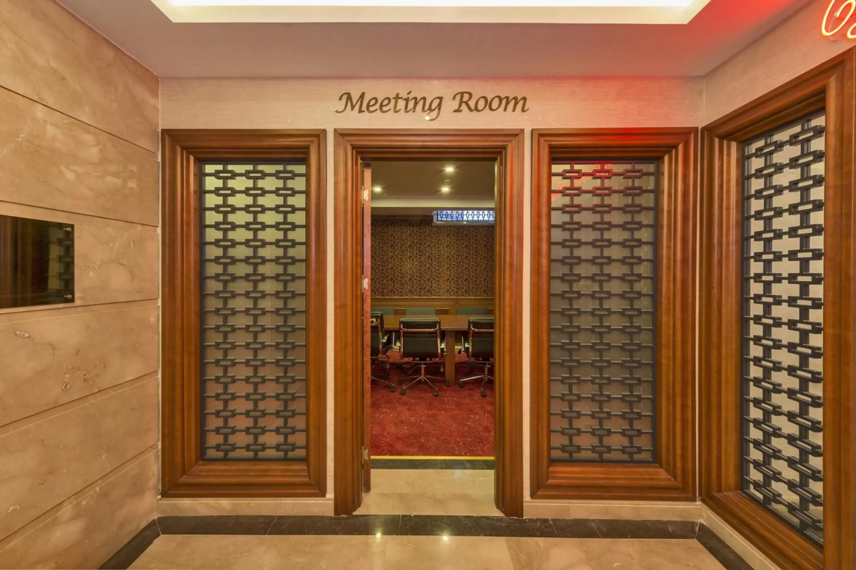 Business facilities in Glorious Hotel