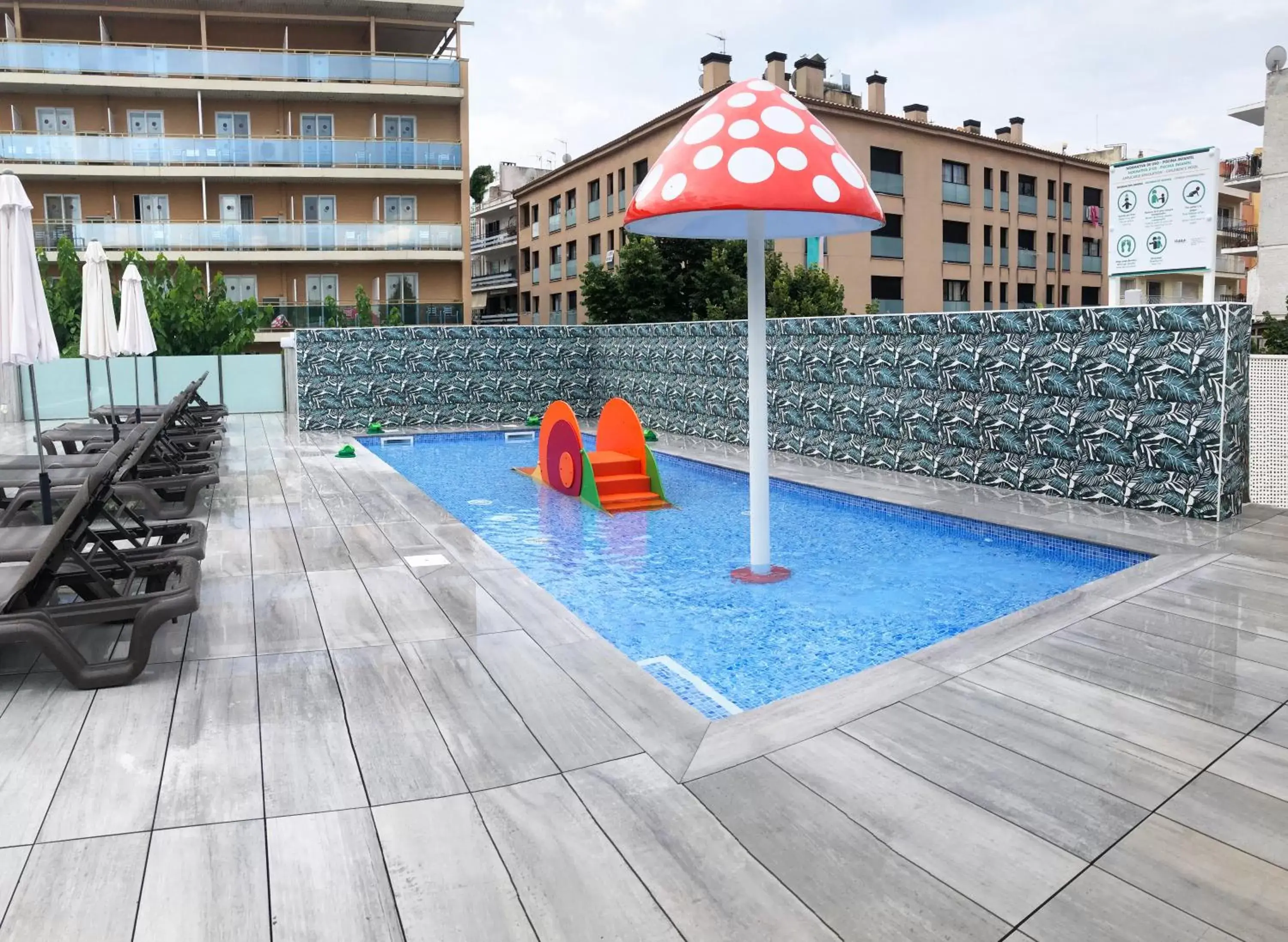 Swimming Pool in Hotel Maria del Mar