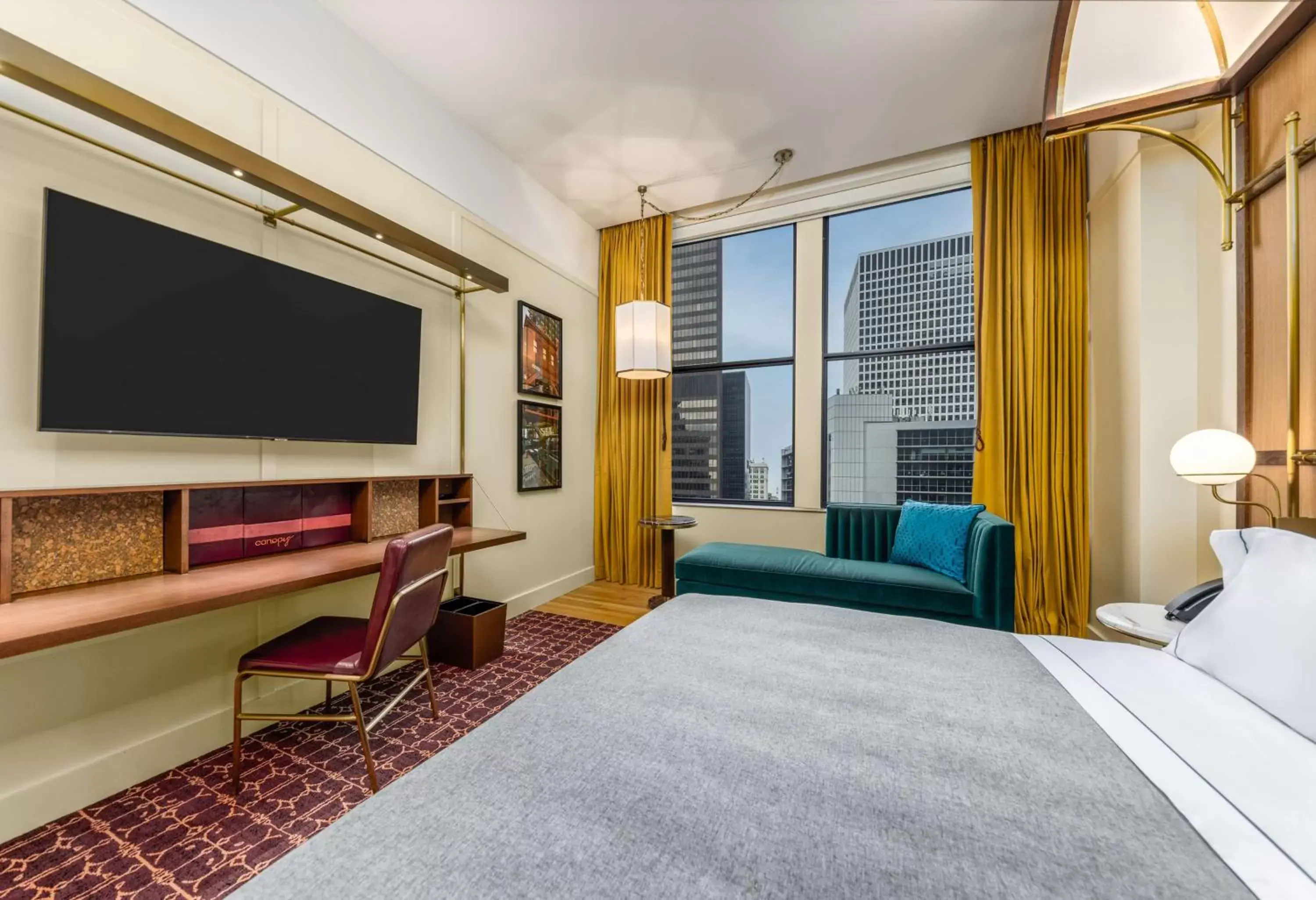 Bed, TV/Entertainment Center in Canopy By Hilton Chicago Central Loop