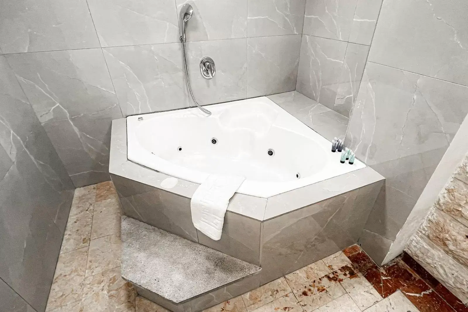 Bath, Bathroom in Red Sea Hotel
