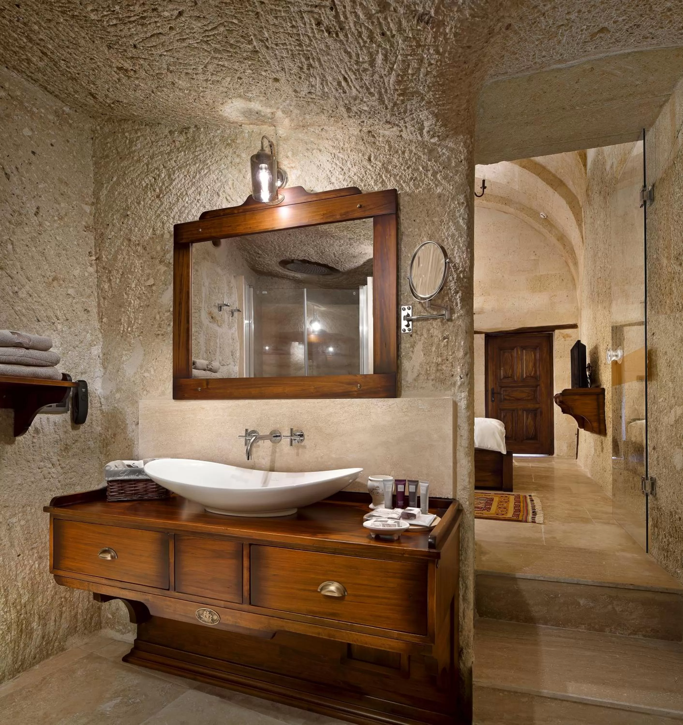 Bathroom, Bed in Seraphim Cave Suites & SPA