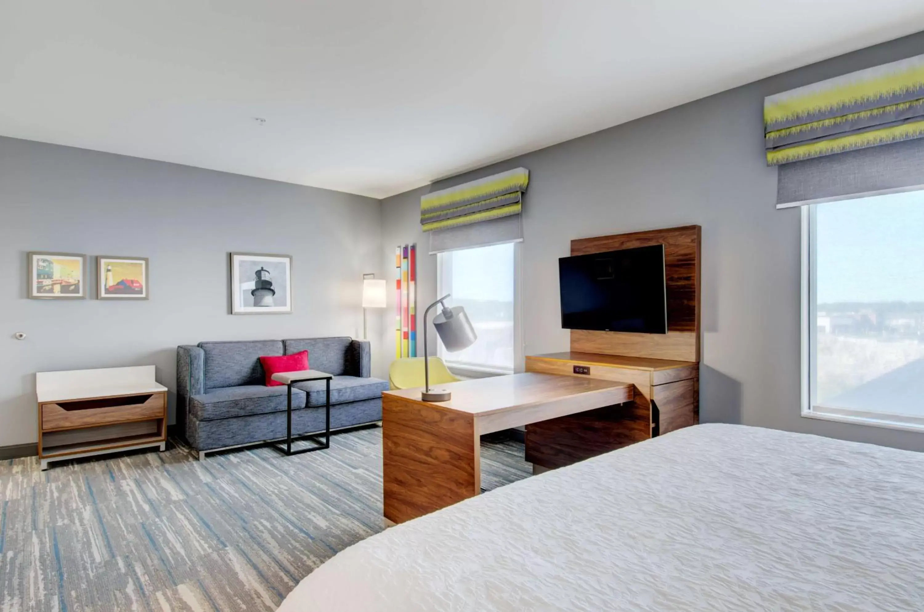 Bedroom, Seating Area in Hampton Inn & Suites Portland West