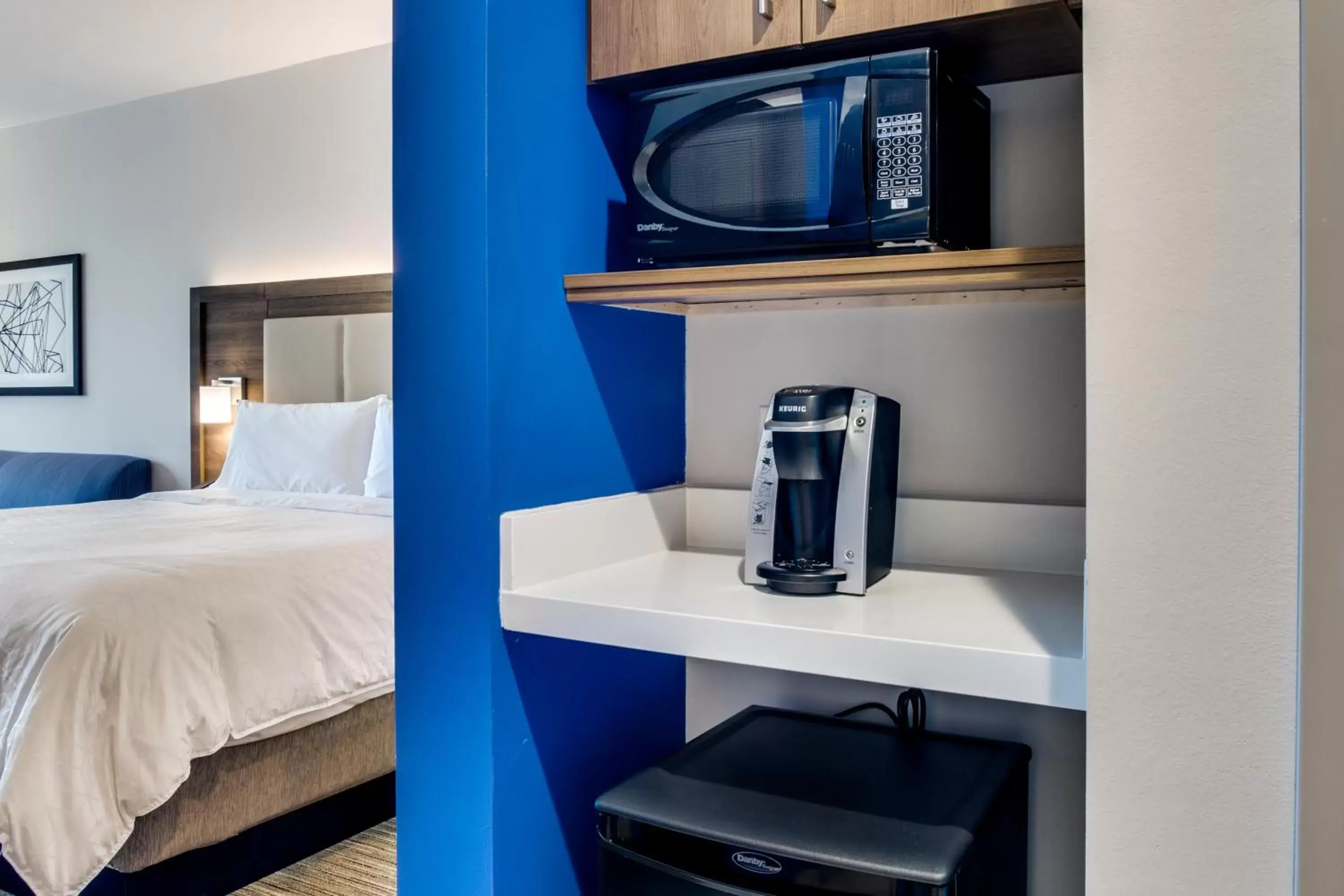 Bed in Holiday Inn Express & Suites - Denton South by IHG Bed in Holiday Inn Express & Suites - Denton South by IHG