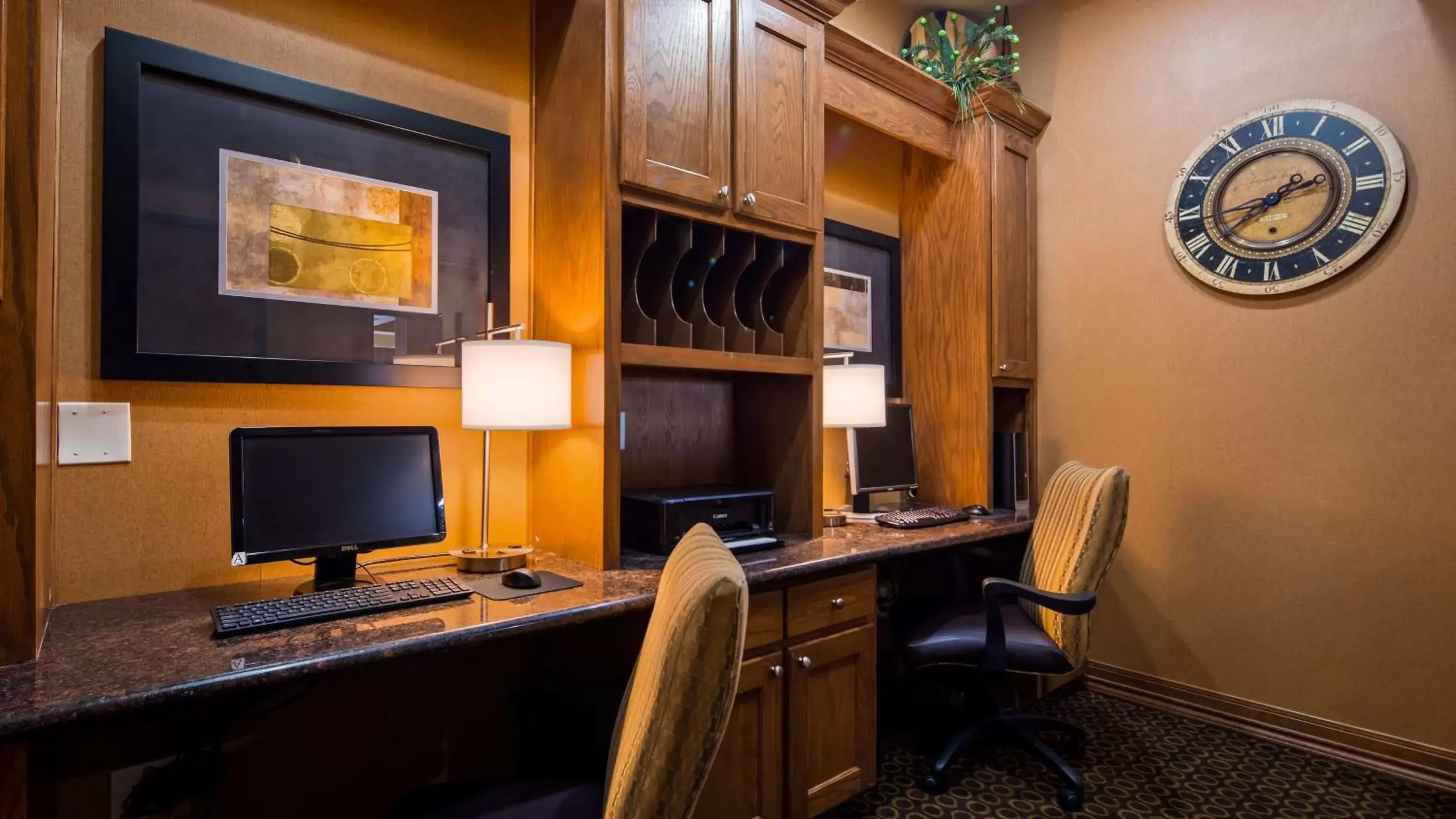 On site, Business Area/Conference Room in BEST WESTERN PLUS Christopher Inn and Suites