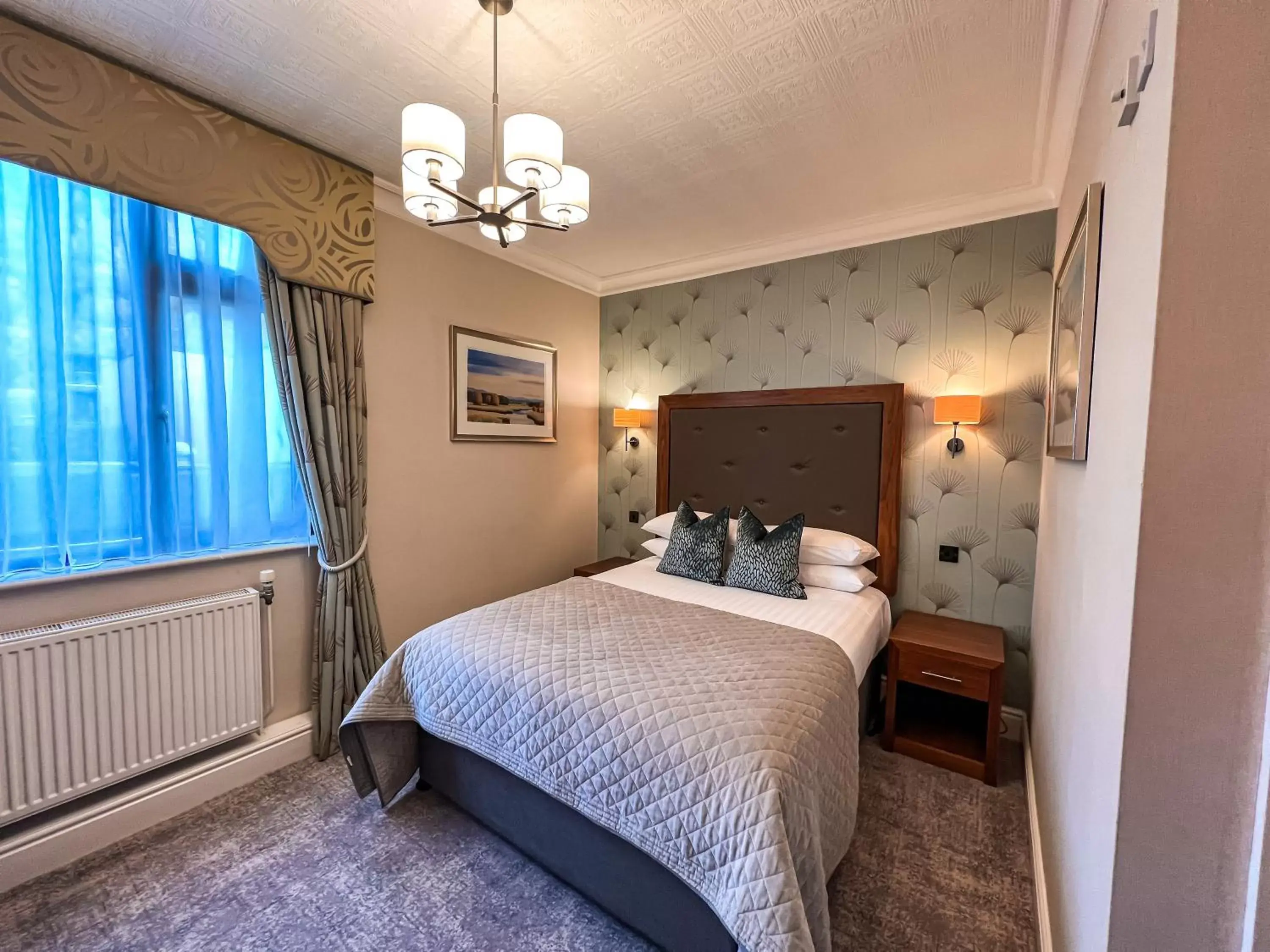 Bed in Lodore Falls Hotel & Spa