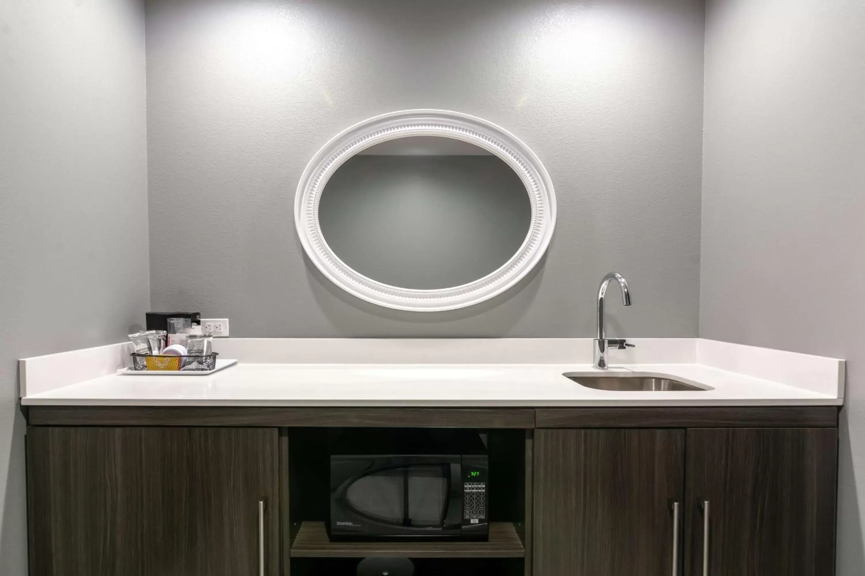 King Studio Suite - Non Smoking in Hampton Inn & Suites Dallas East King Studio Suite - Non Smoking in Hampton Inn & Suites Dallas East