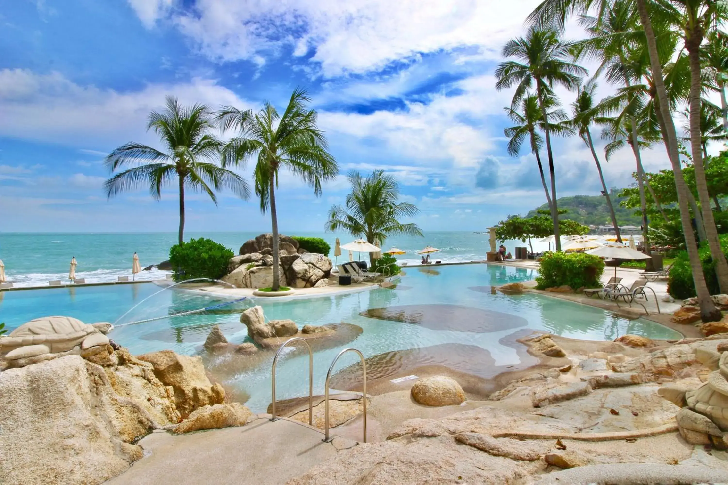 Swimming pool, Beach in Sheraton Samui Resort