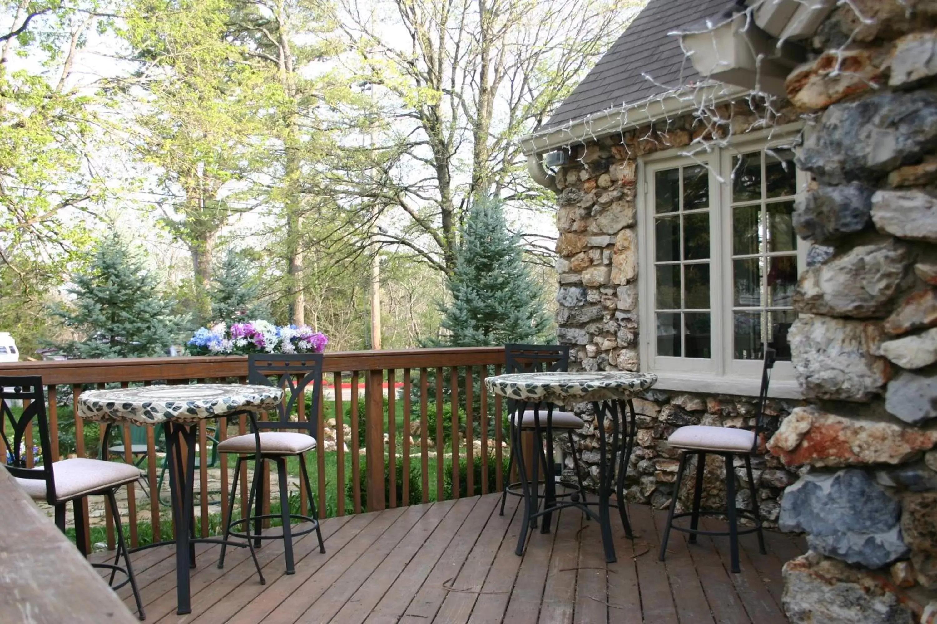 Balcony/Terrace, Restaurant/Places to Eat in Rock Cottage Gardens B&B