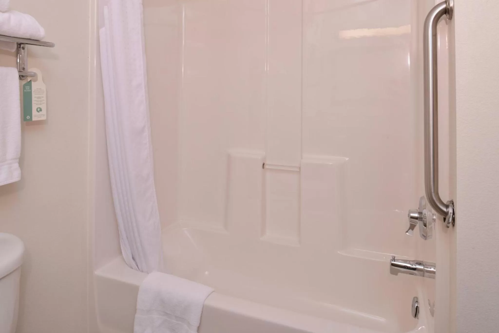 Bathroom in Holiday Inn Express Hotel & Suites Lancaster-Lititz by IHG