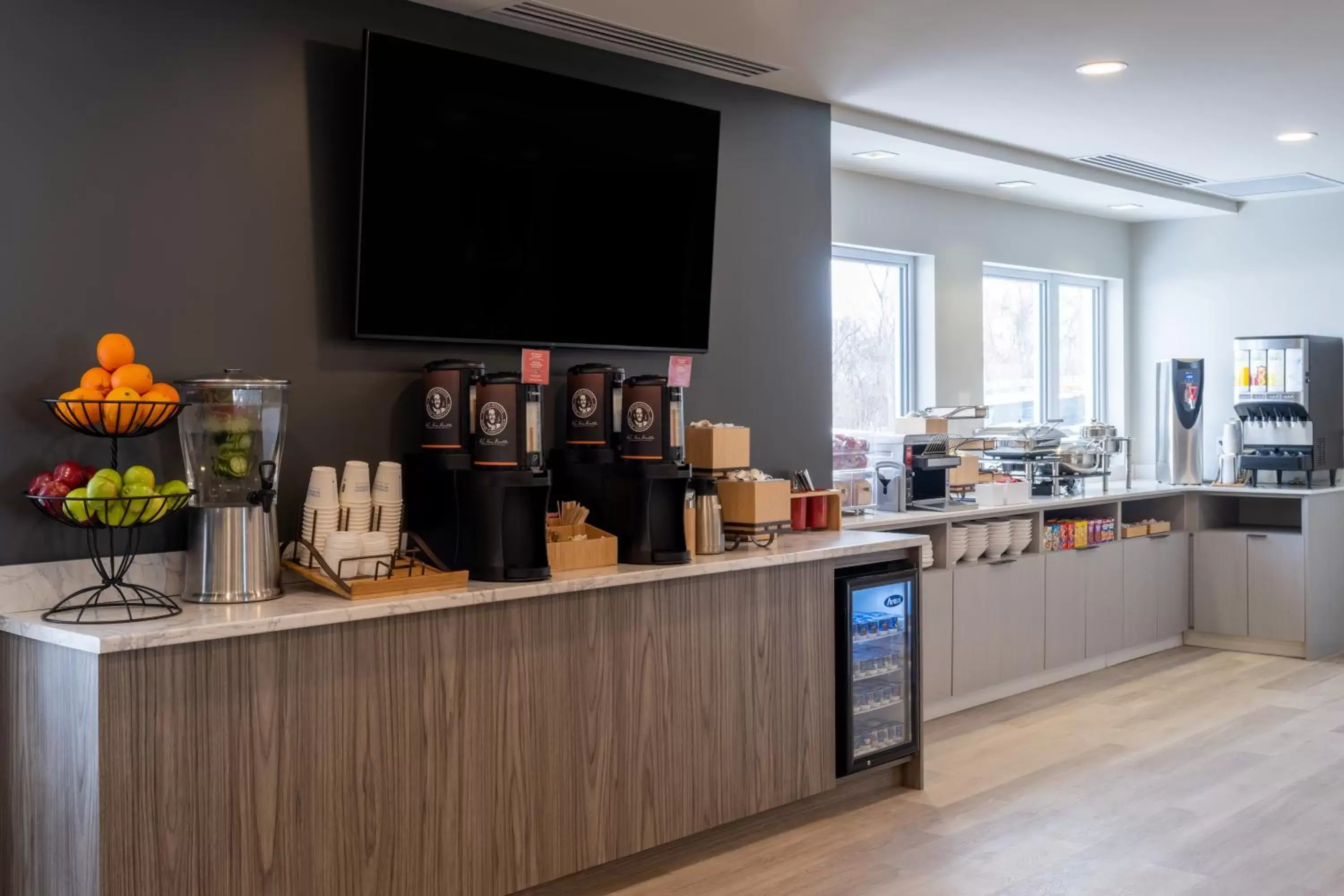 Food and drinks in Microtel Inn & Suites by Wyndham Kanata Ottawa West