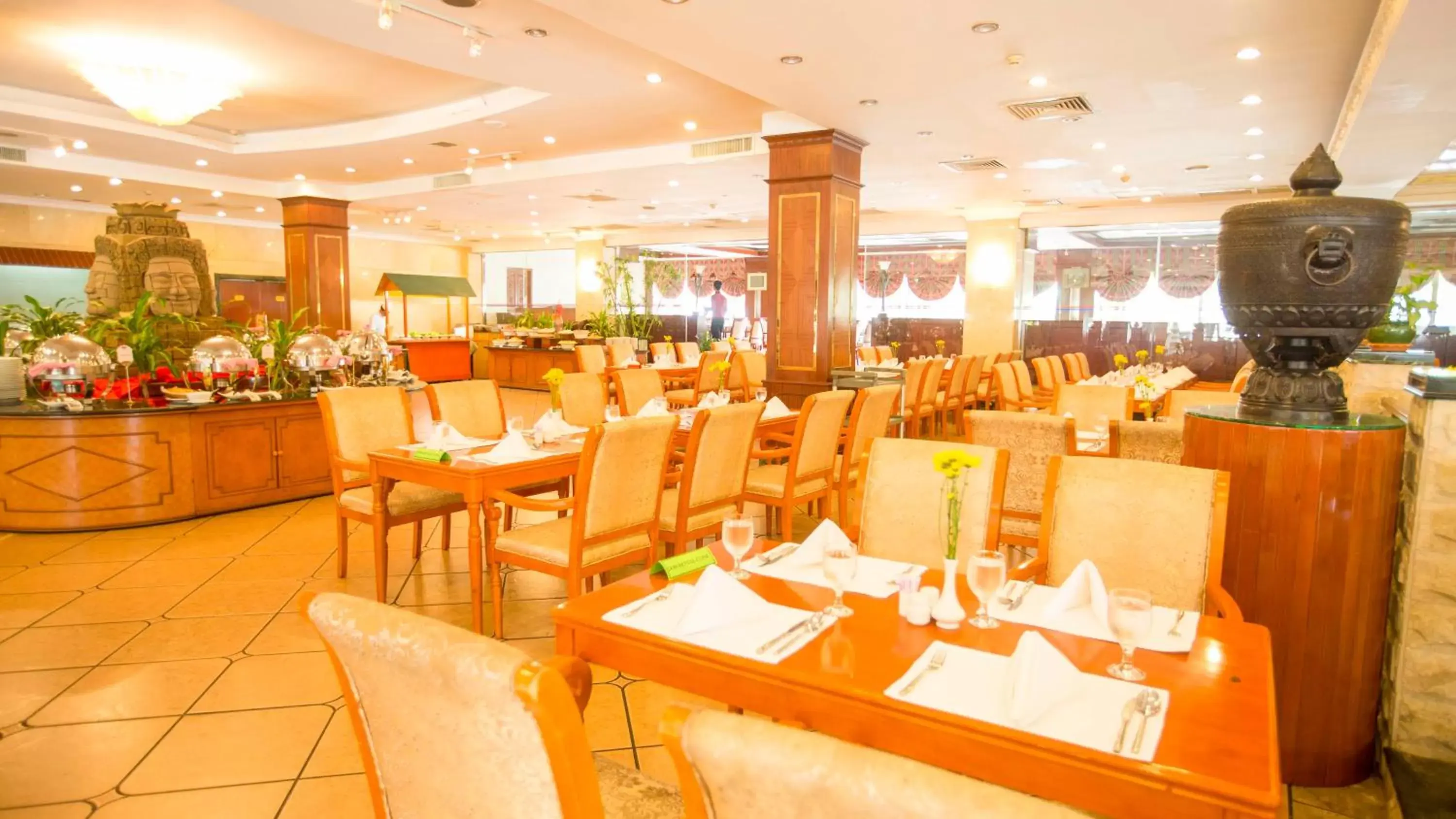 Restaurant/Places to Eat in Phnom Penh Hotel