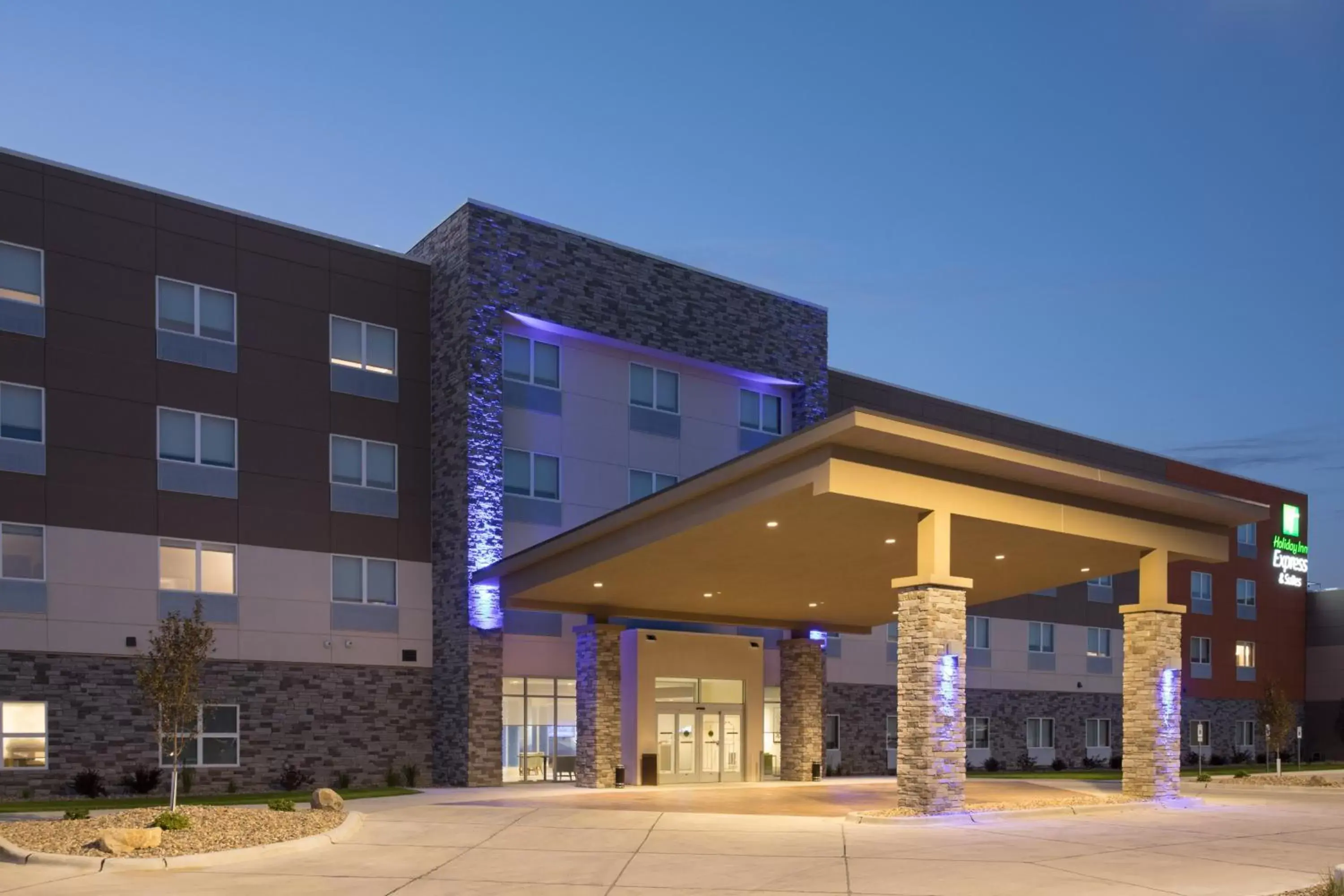 Property Building in Holiday Inn Express & Suites Sioux City North - Event Center, an IHG Hotel