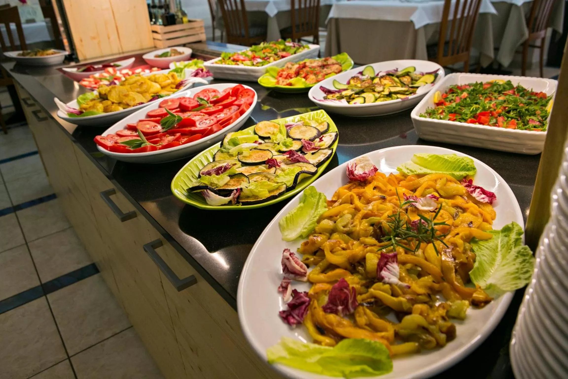 Restaurant/places to eat in Hotel lo Squalo