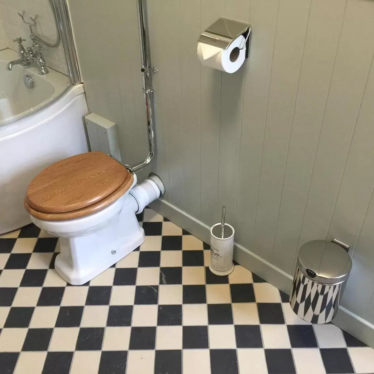 Toilet, Bathroom in Kings Arms Hotel