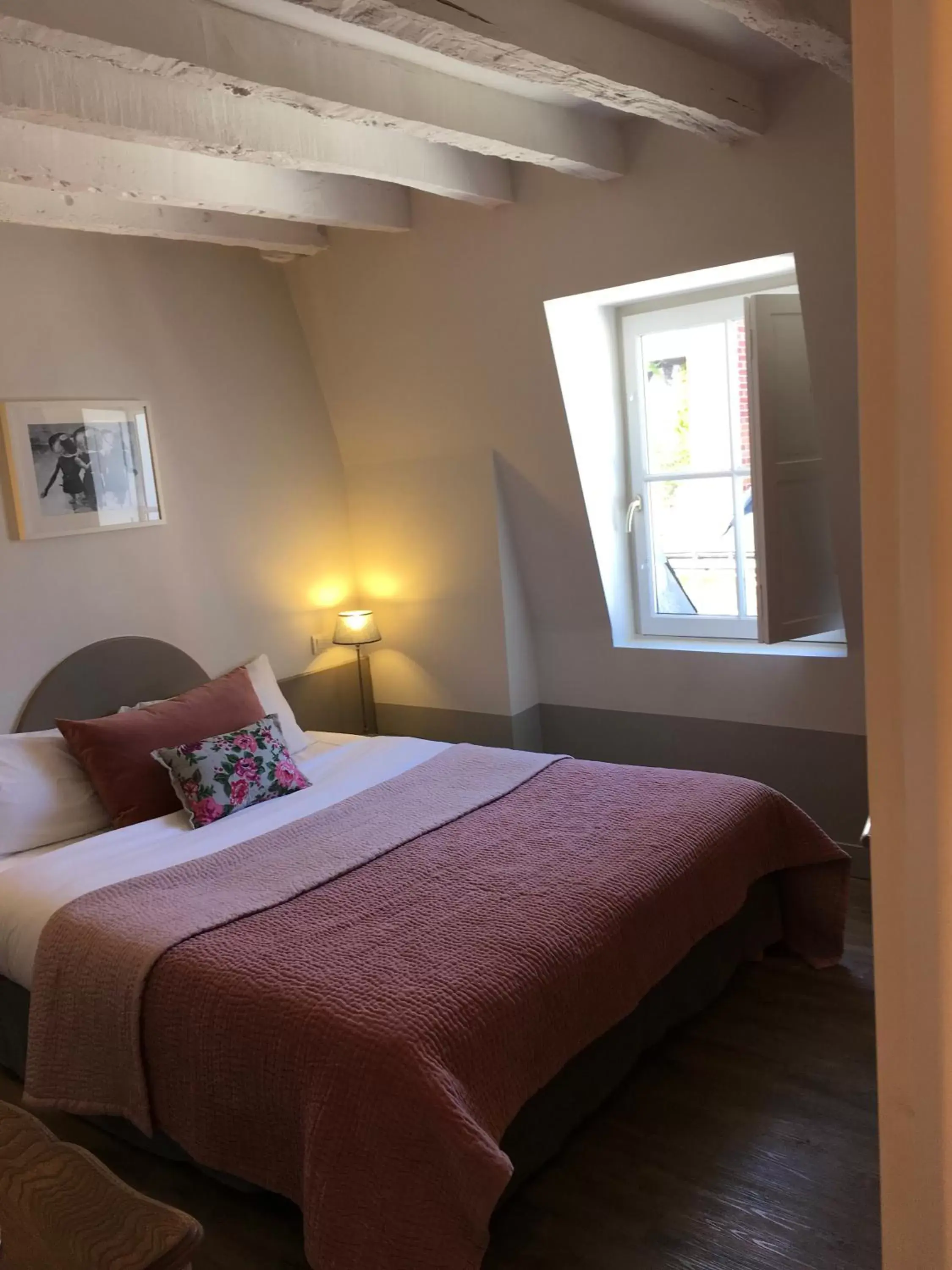 Photo of the whole room, Bed in Hôtel L'Adresse