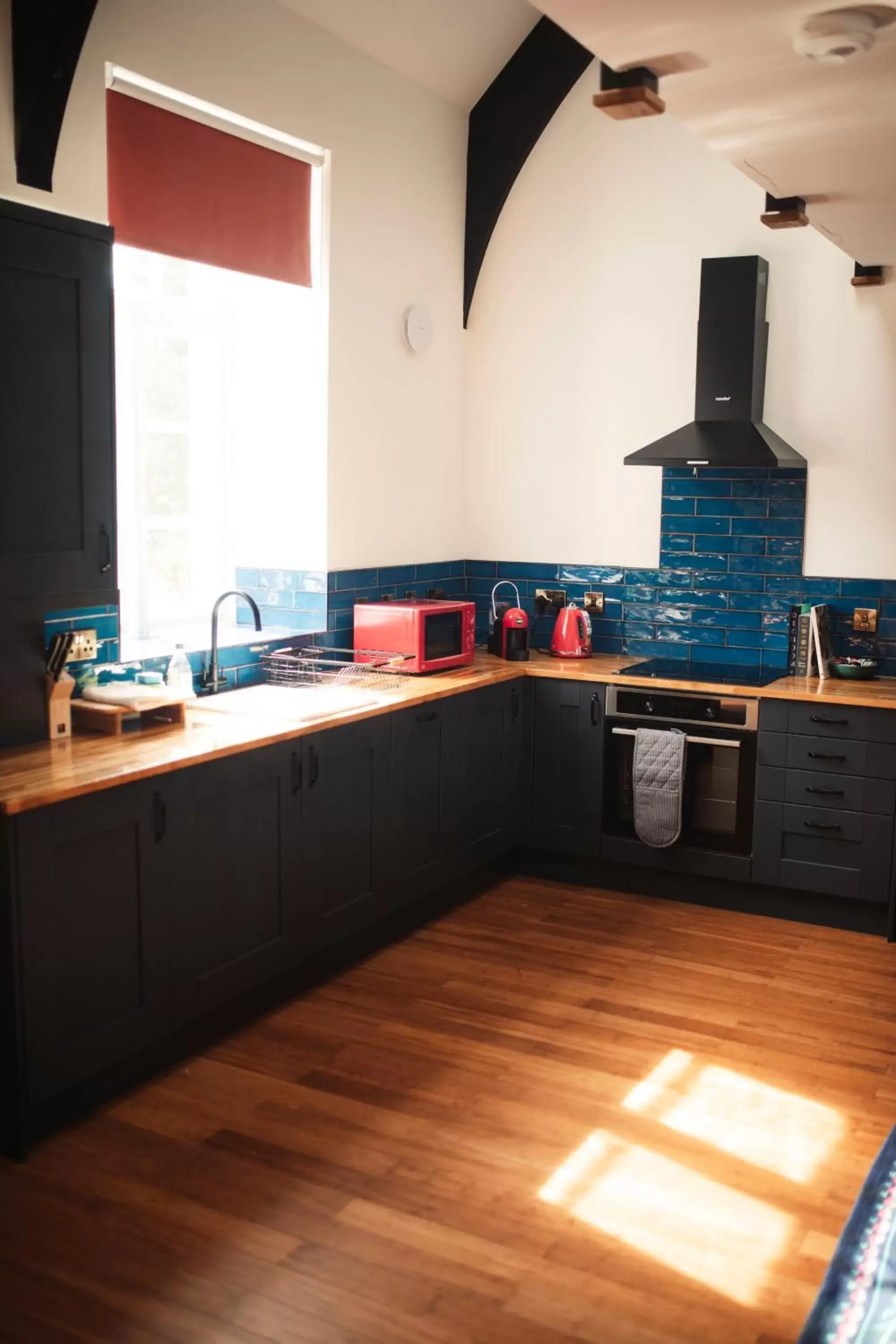 Kitchen/Kitchenette in Slateford House 1770 by The House of Danu