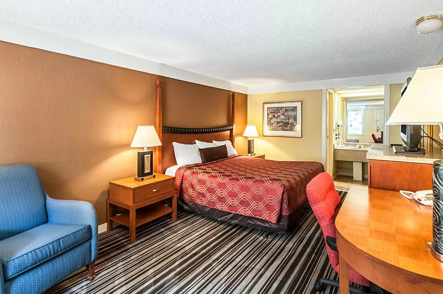 King Room - Non-Smoking/Ground Floor in Econo Lodge Frederick I-70