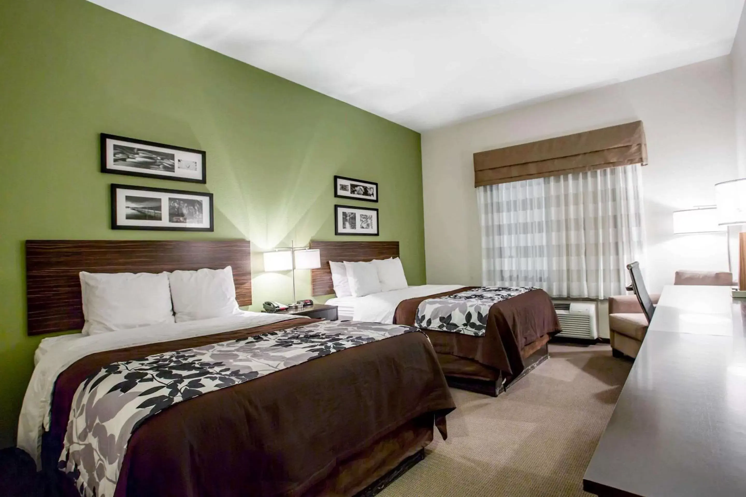 Photo of the whole room, Bed in Sleep Inn & Suites Marion - Military Institute