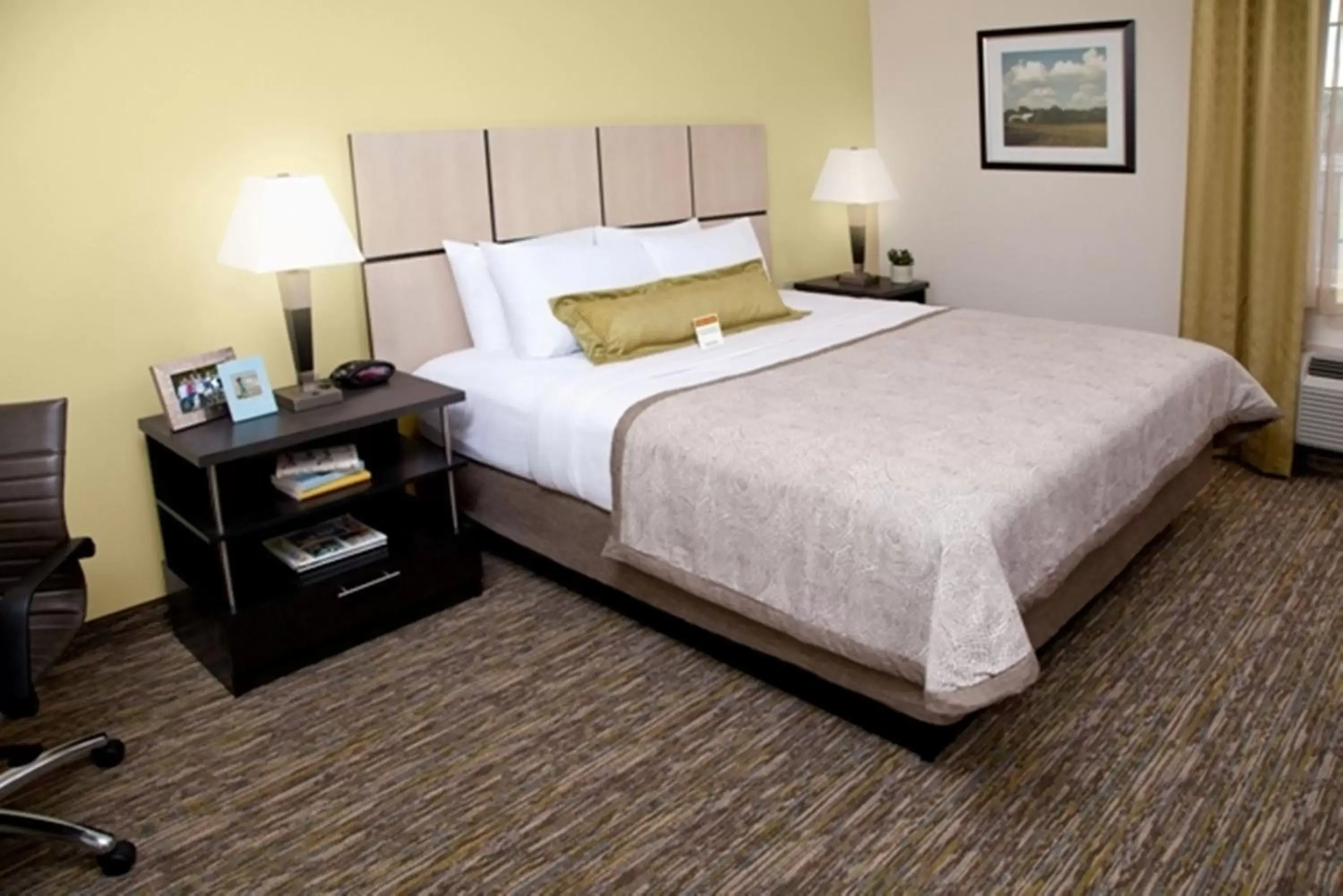 Bedroom, Bed in Candlewood Suites Grove City - Outlet Center, an IHG Hotel