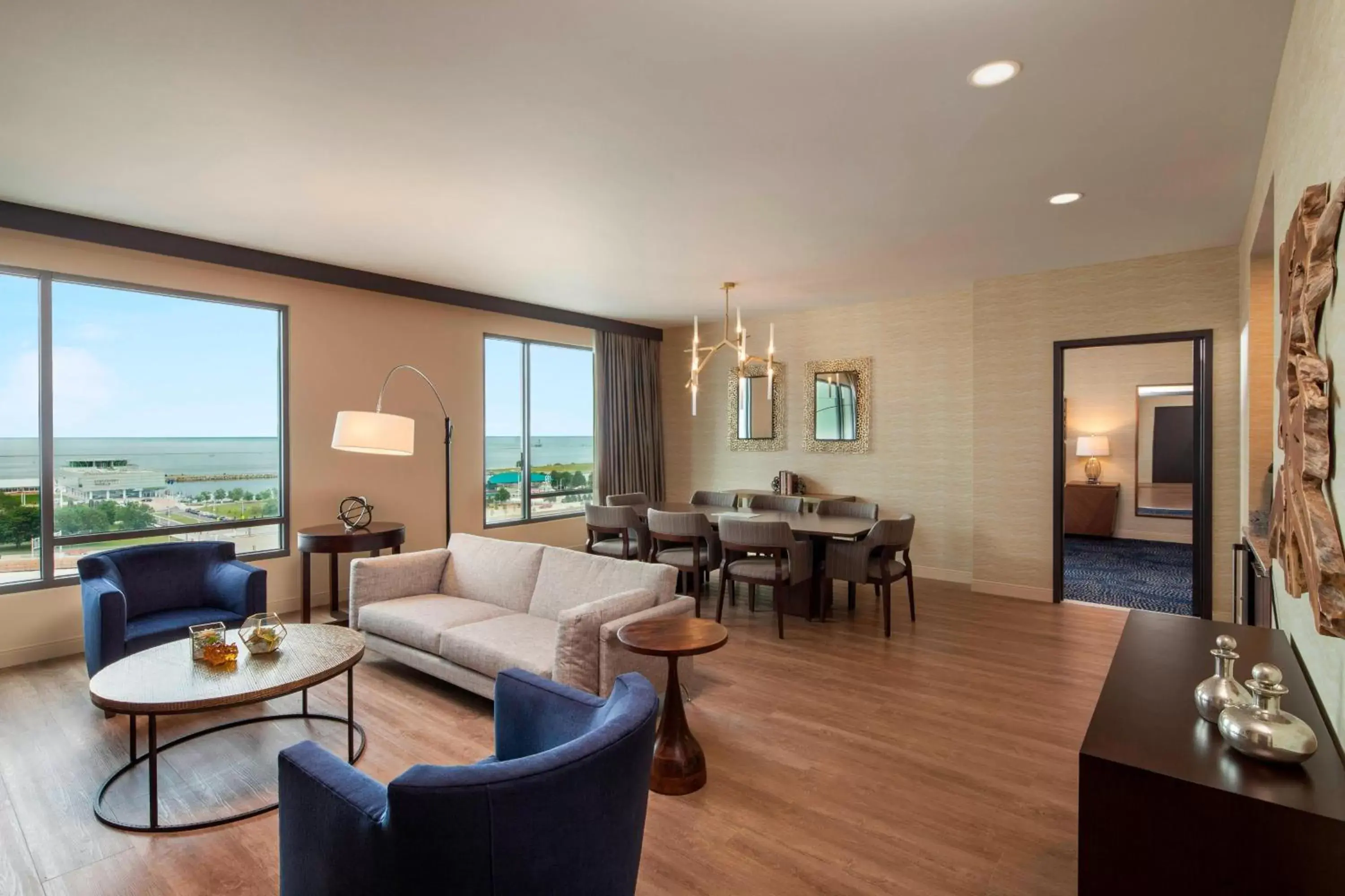 Living room, Seating Area in The Westin Milwaukee