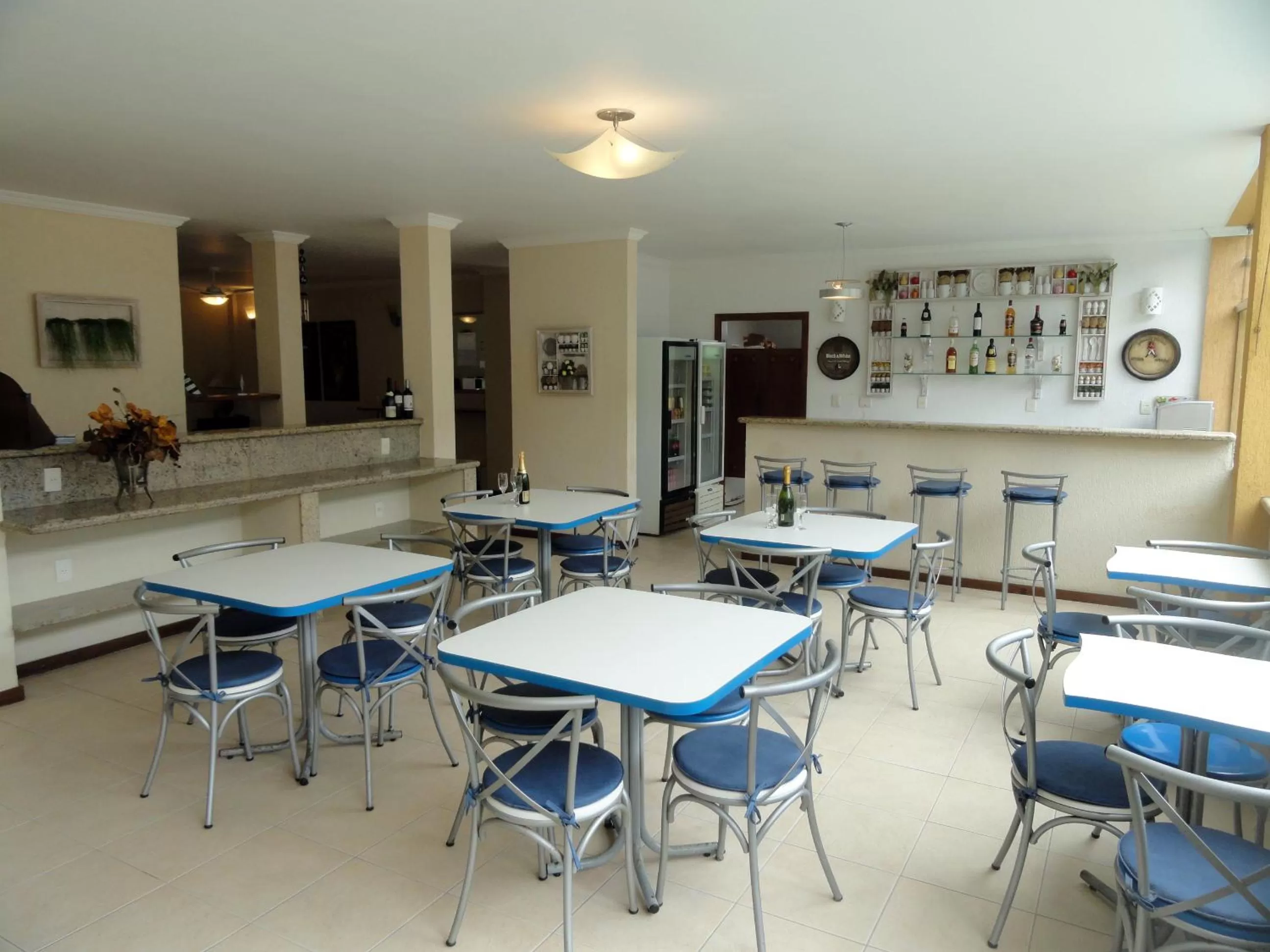 Restaurant/places to eat in Village du Soleil