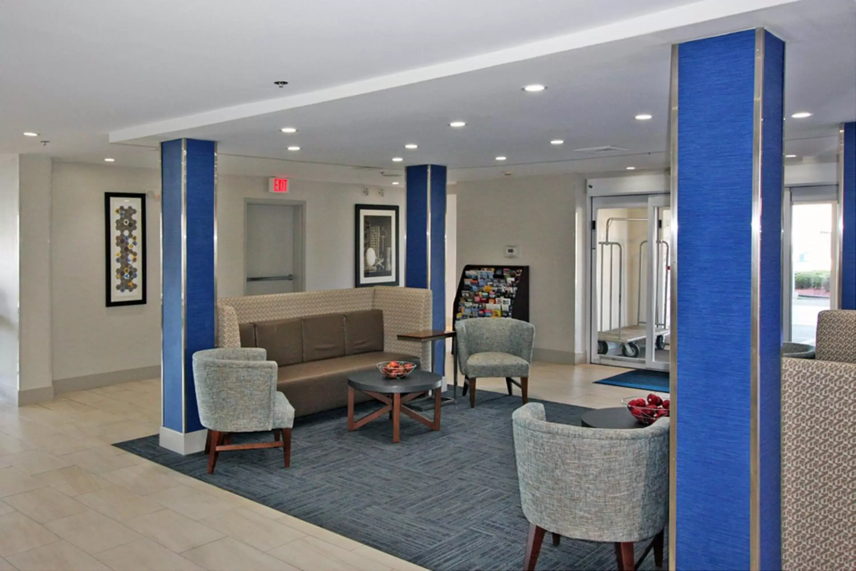 Property building, Seating Area in Holiday Inn Express Branford-New Haven, an IHG Hotel