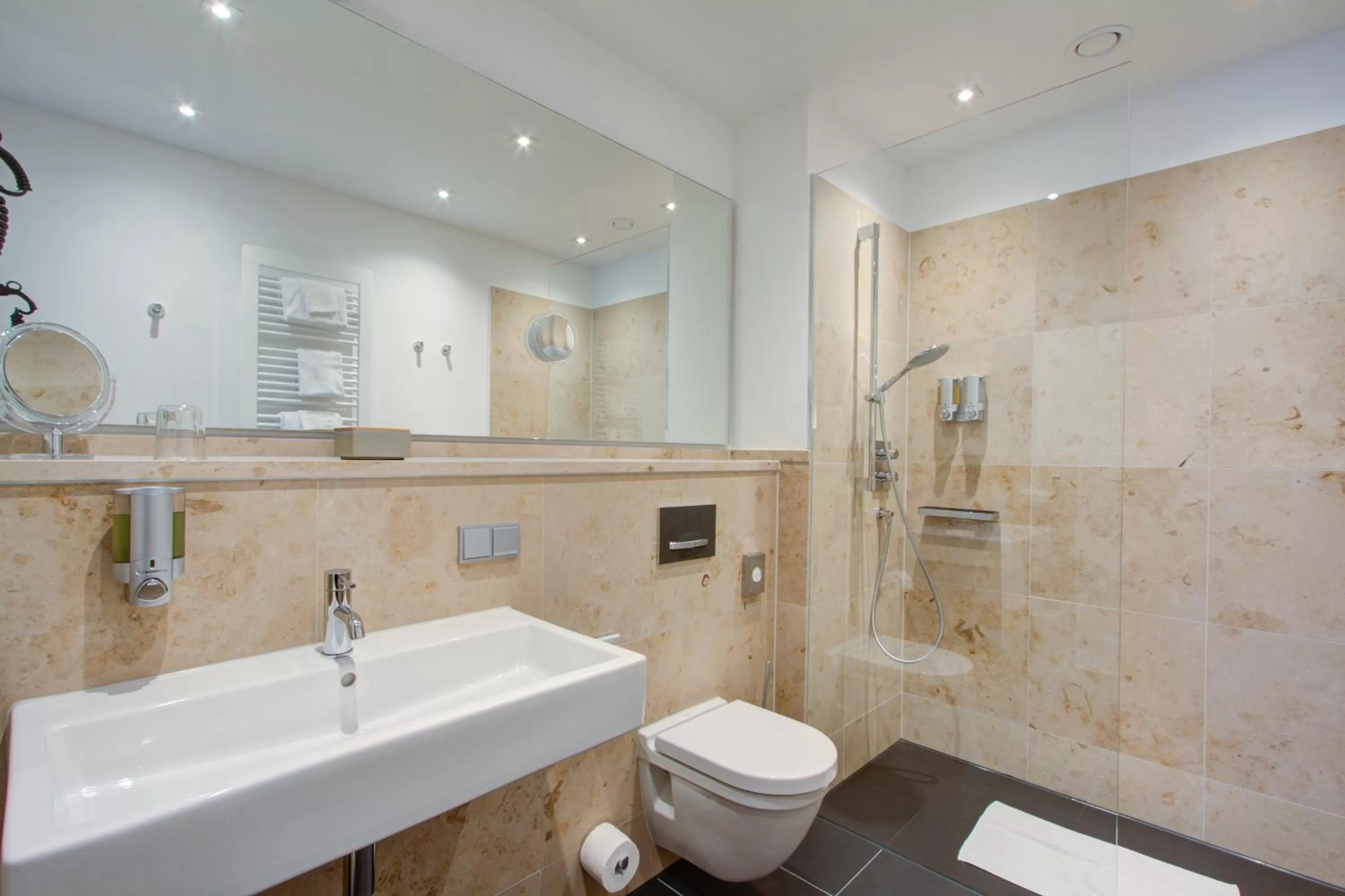 Toilet in Qube Hotel Bahnstadt