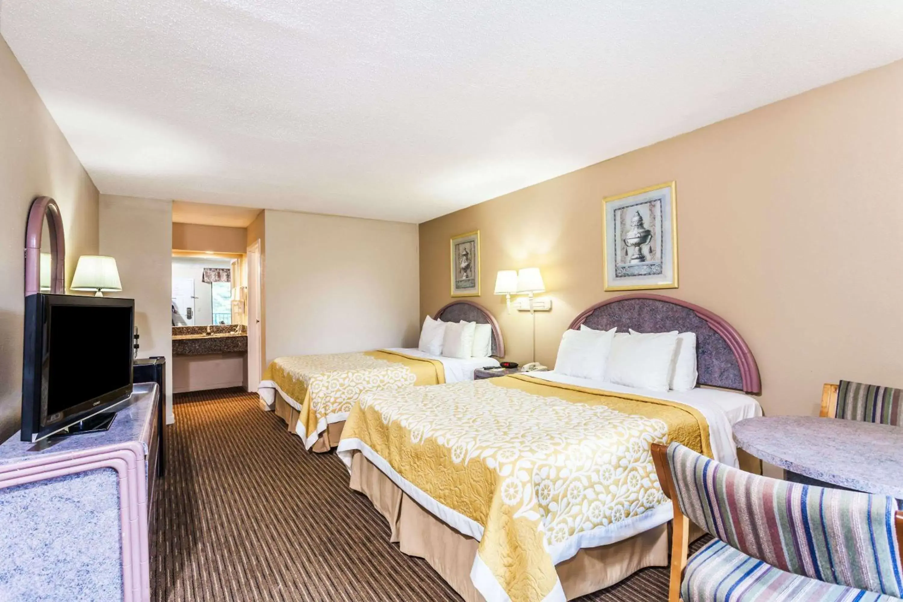 Photo of the whole room, Bed in Days Inn by Wyndham Franklin Nashville
