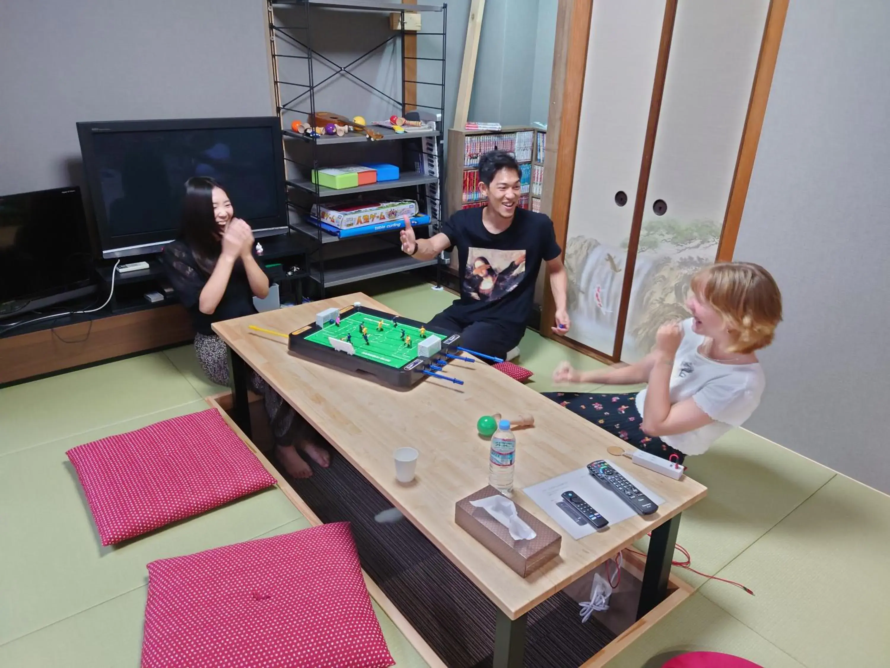 Communal lounge/ TV room in Stay Inn KOTO