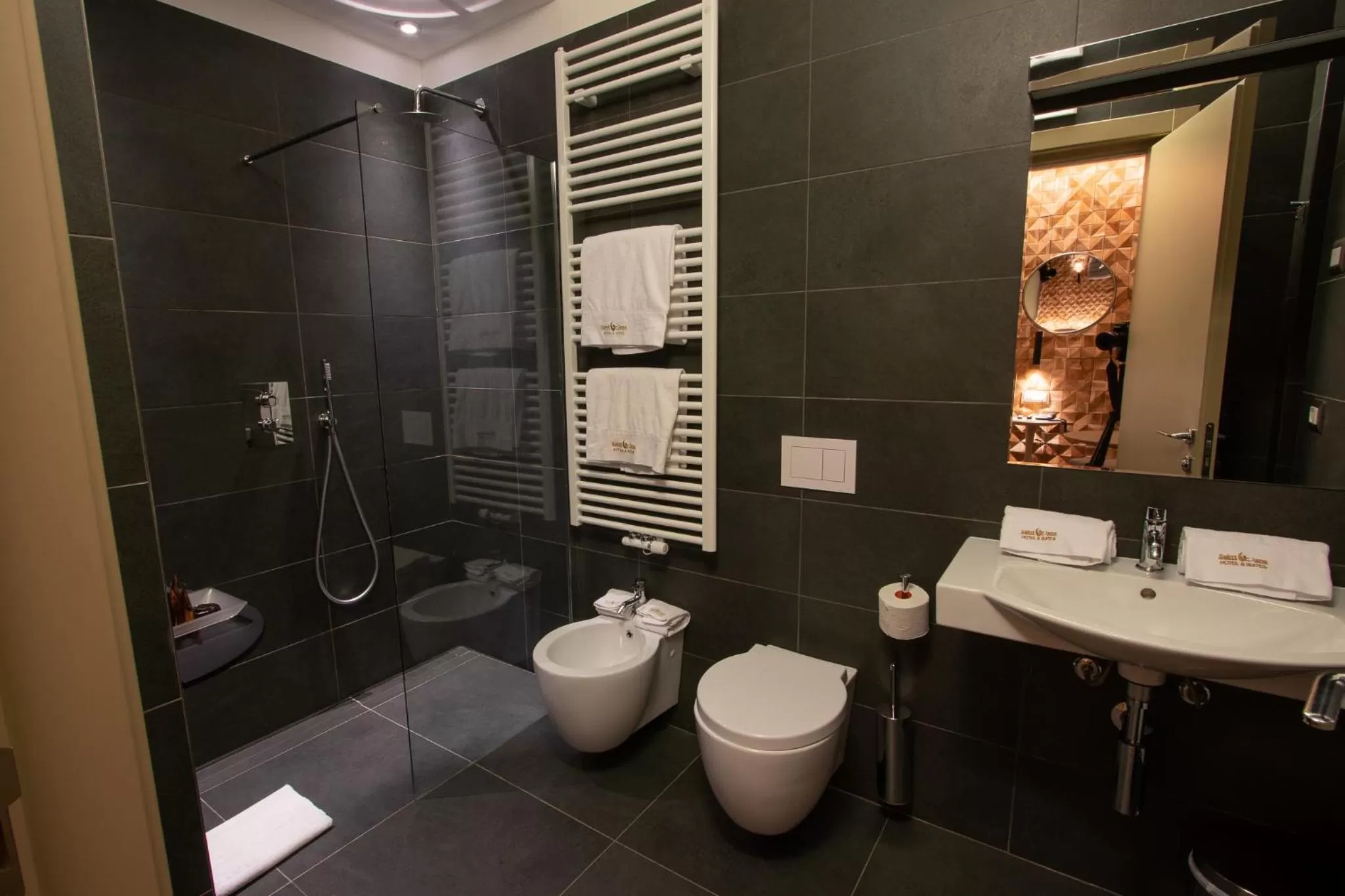 Bathroom in Lifestyle Room Binario Zero