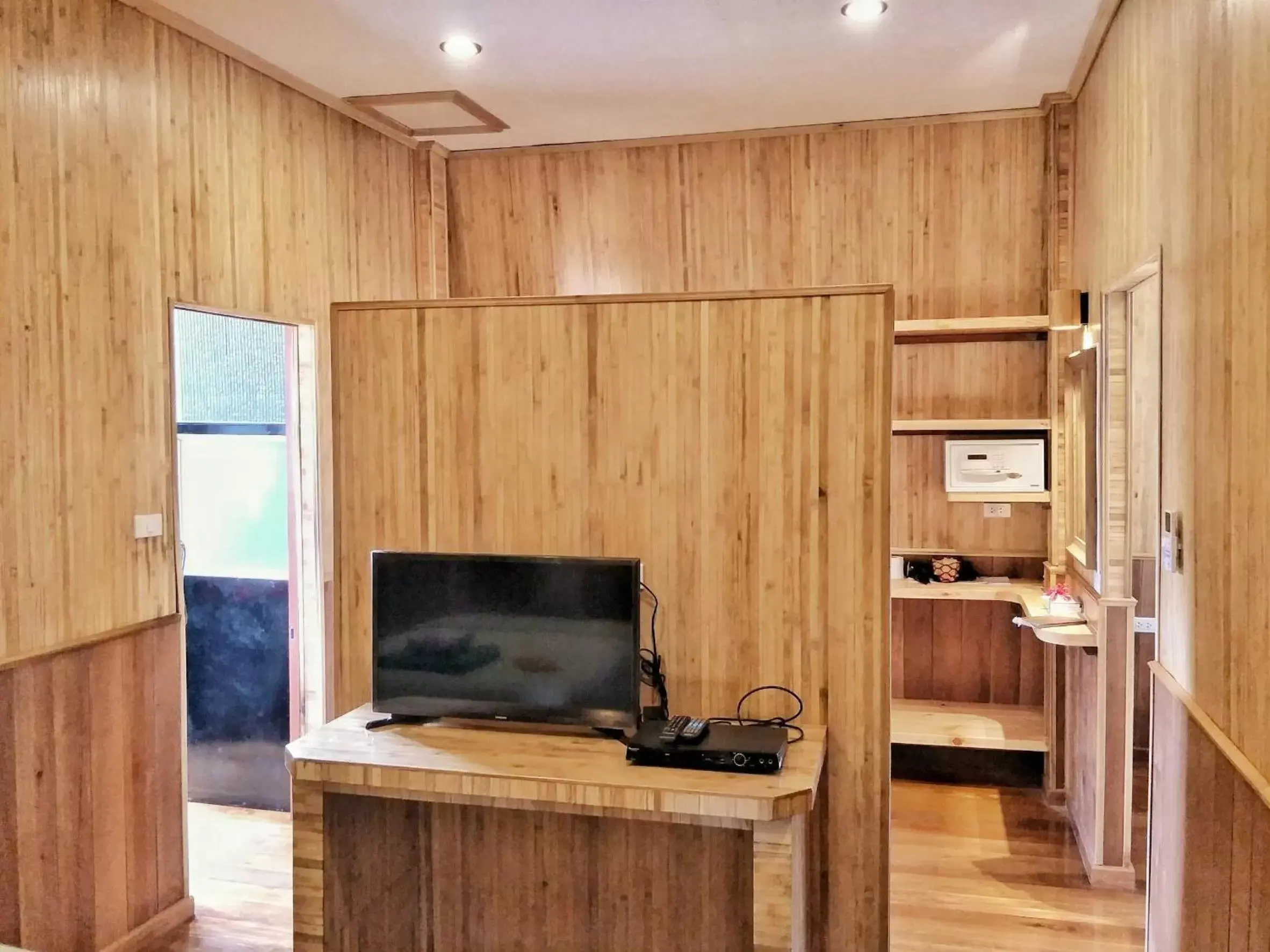 Property building, TV/Entertainment Center in Koh Kood Beach Resort