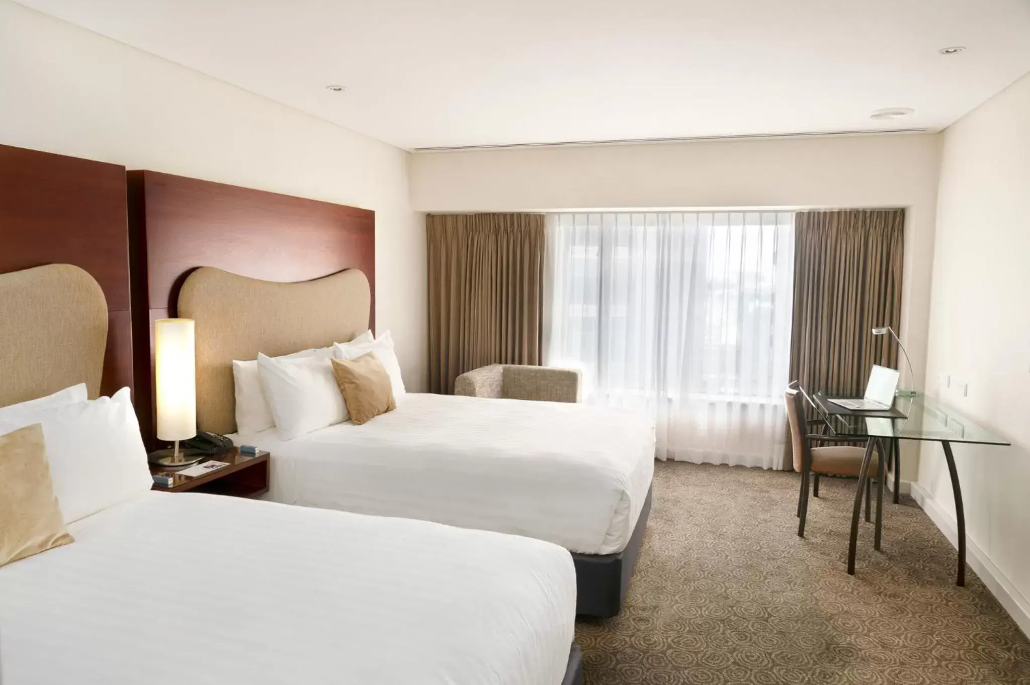 Photo of the whole room, Bed in Crowne Plaza Auckland, an IHG Hotel