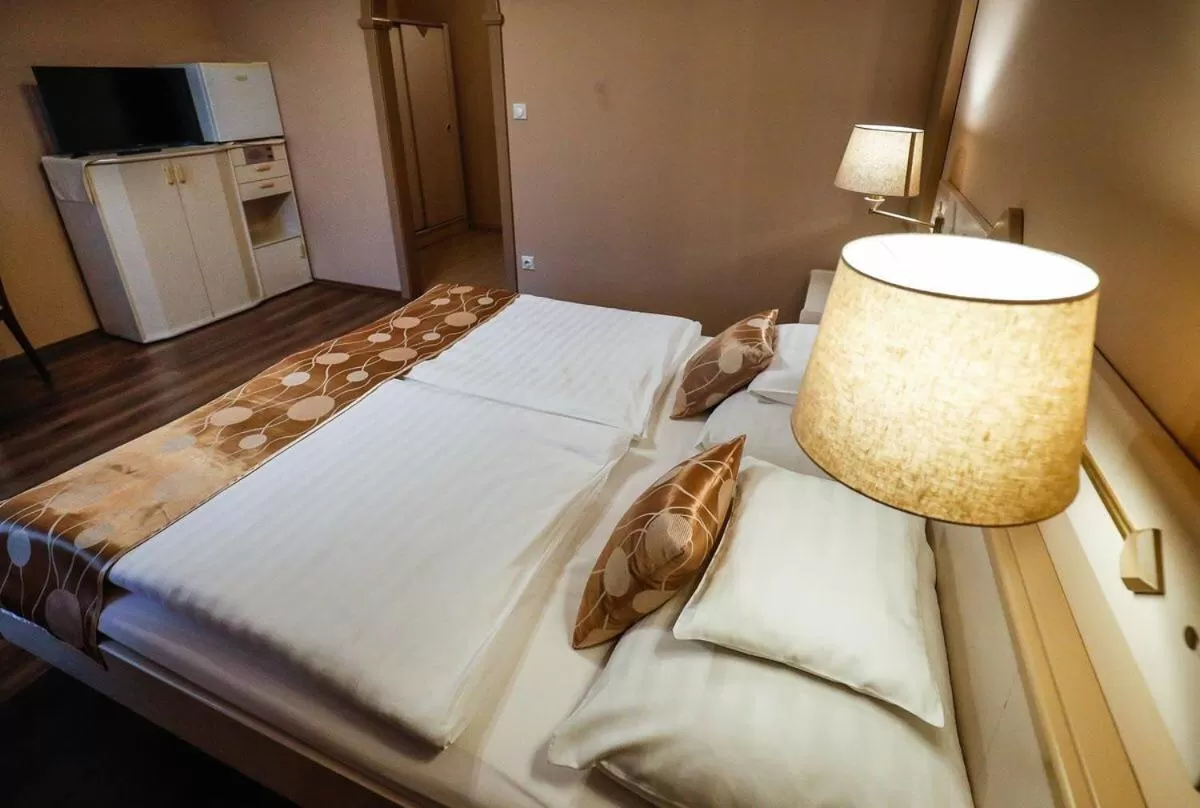 Bed in Gőzmalom Étterem és Panzió