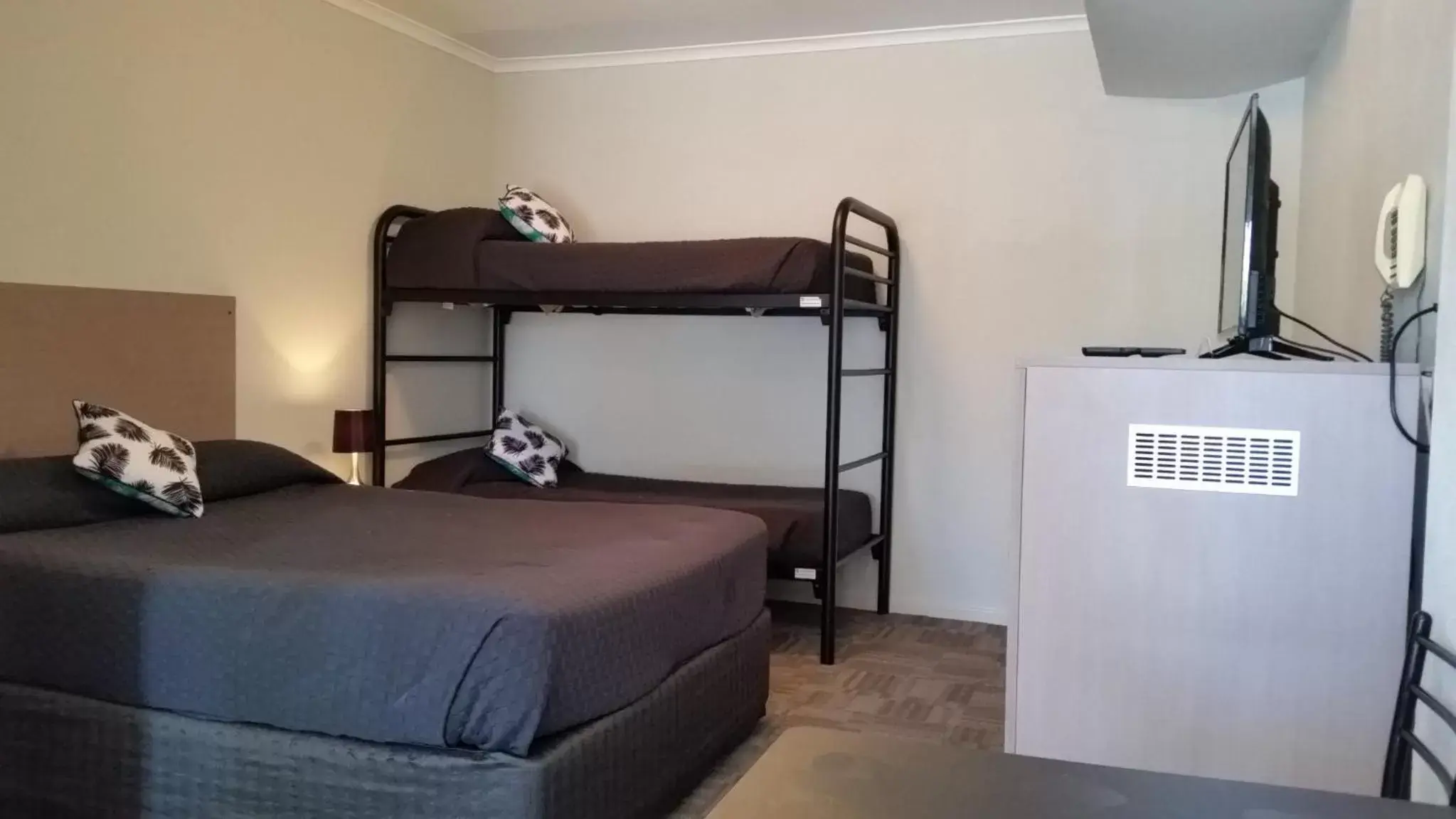 bunk bed in Mandurah Foreshore Motel