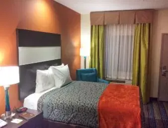 Photo of the whole room, Bed in Days Inn & Suites by Wyndham Katy