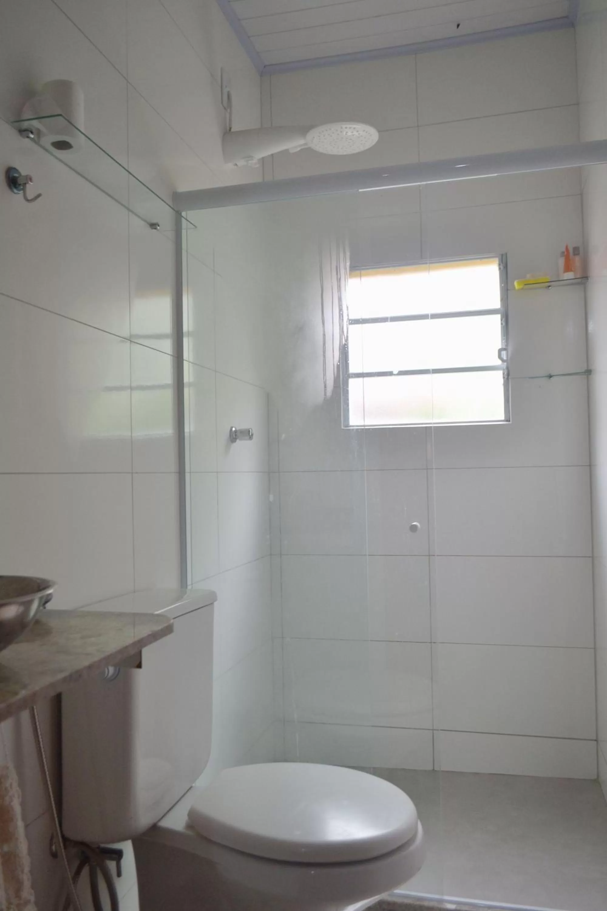 Shower in A Casa Morro do Moreno