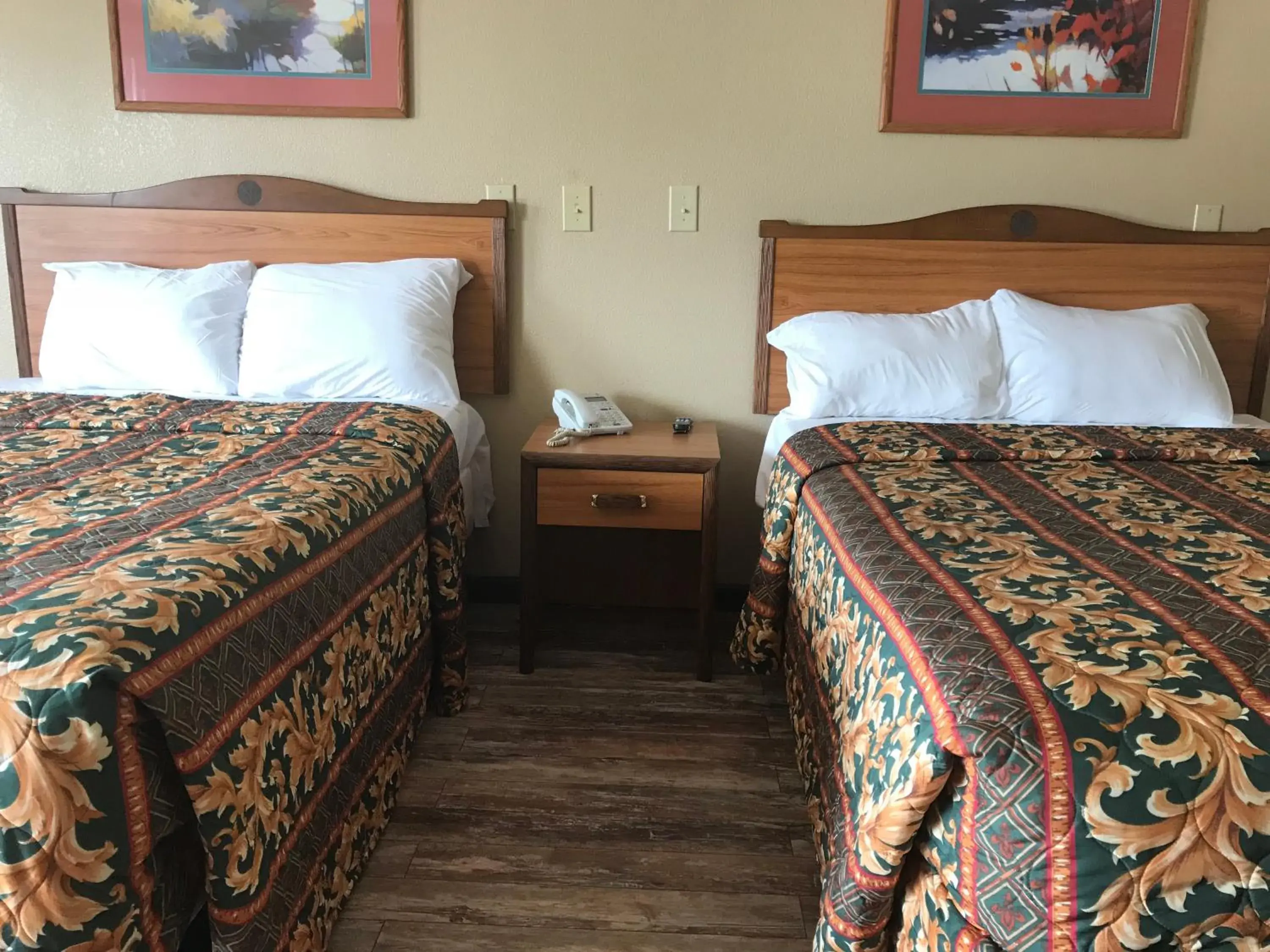 Bed in Memphis Inn