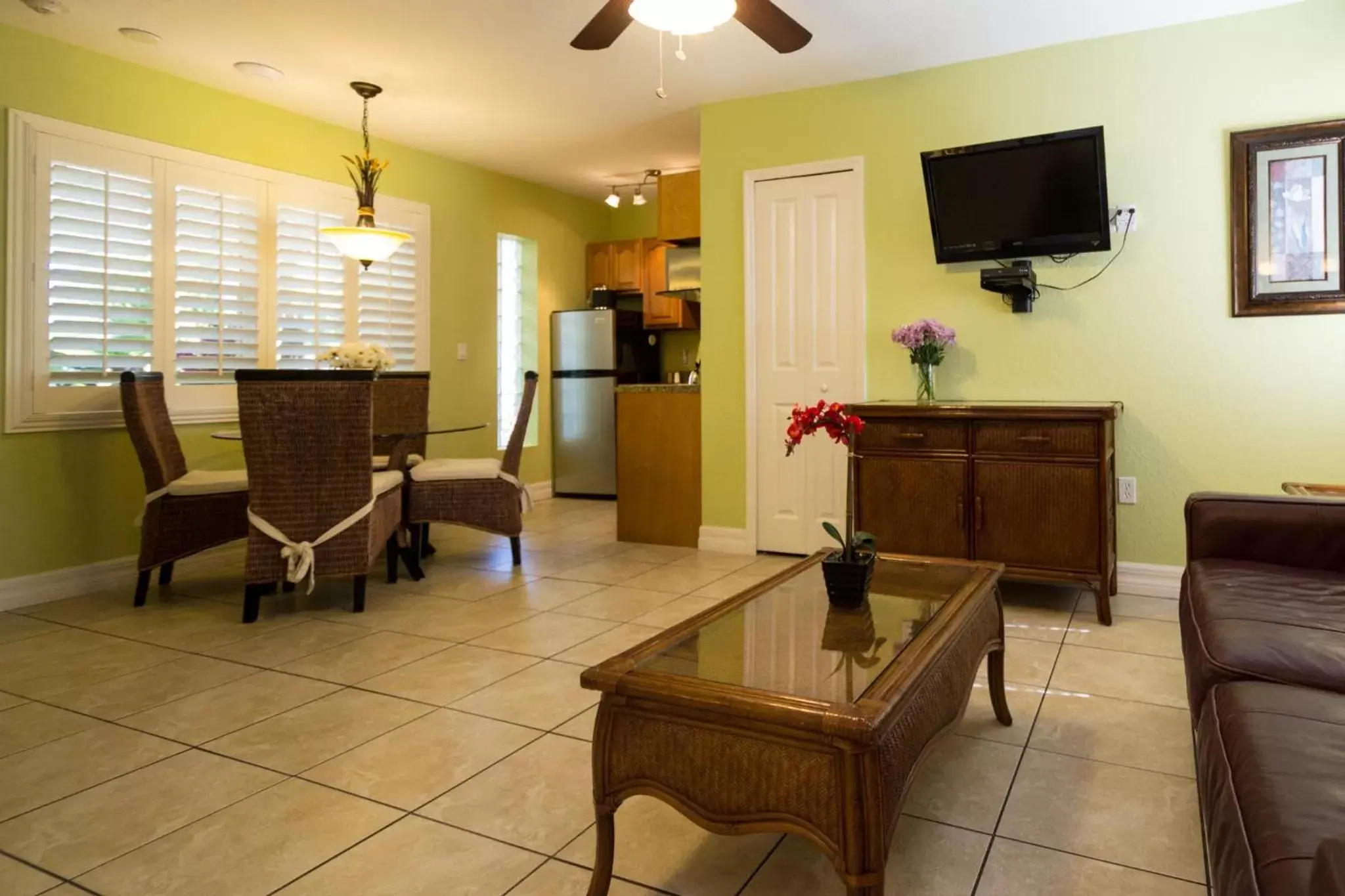 Living room, Seating Area in Tropical Beach Resorts - Sarasota