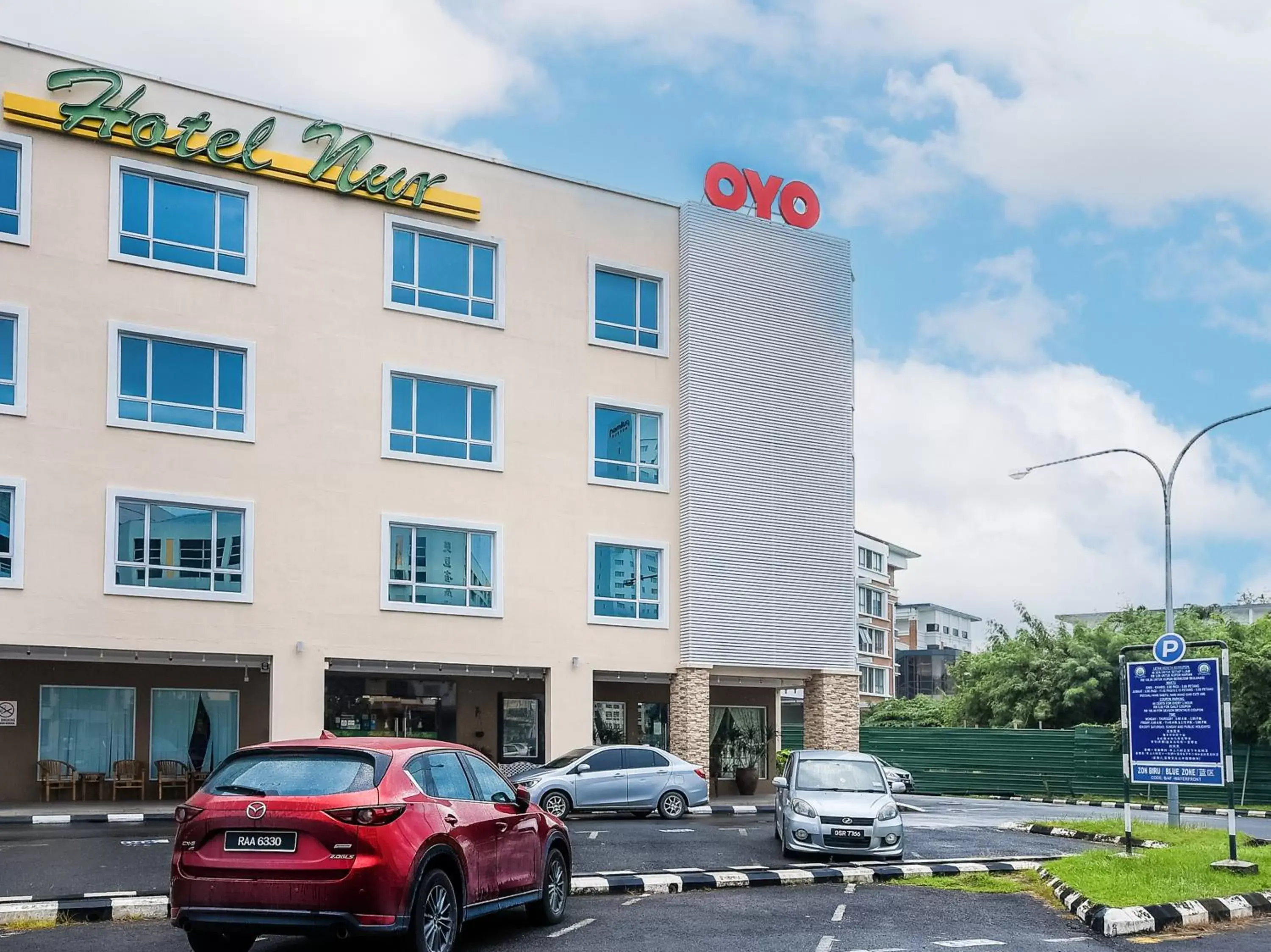 Facade/entrance, Property Building in Super OYO 985 Hotel Nur